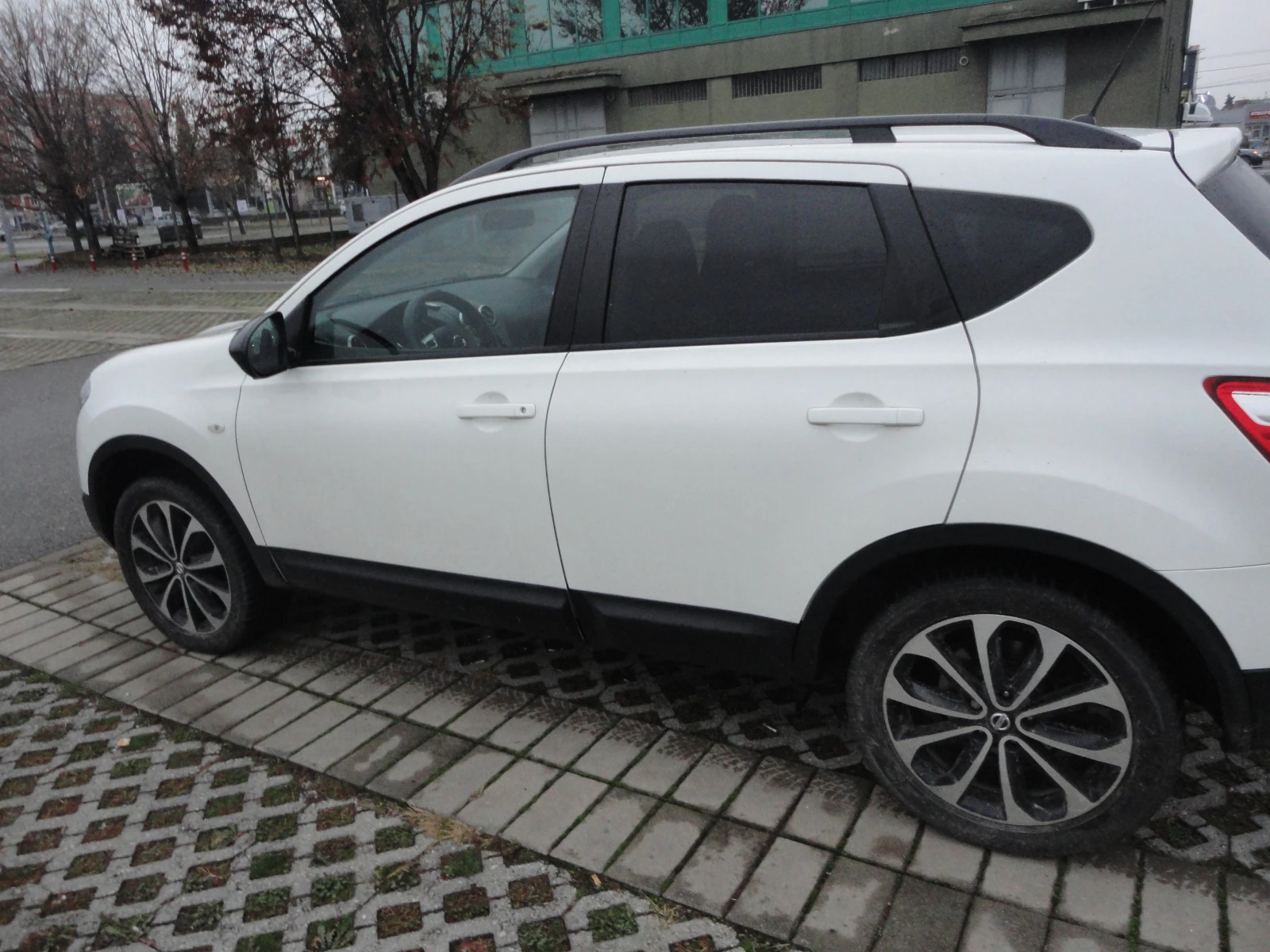 Nissan Qashqai 1.6  4х4 - изображение 3