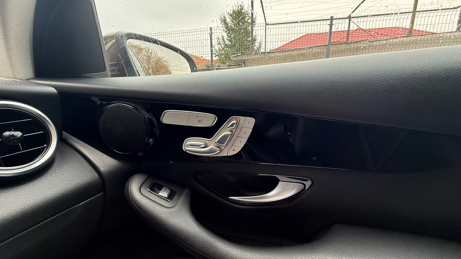 Mercedes-Benz GLC 220, снимка 10 - Автомобили и джипове - 54005287