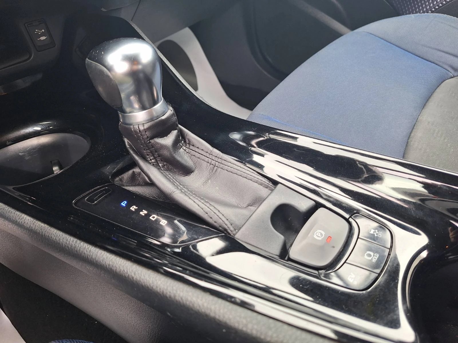 Toyota C-HR CULT/Hybrid/Екстров, снимка 11 - Автомобили и джипове - 54015727