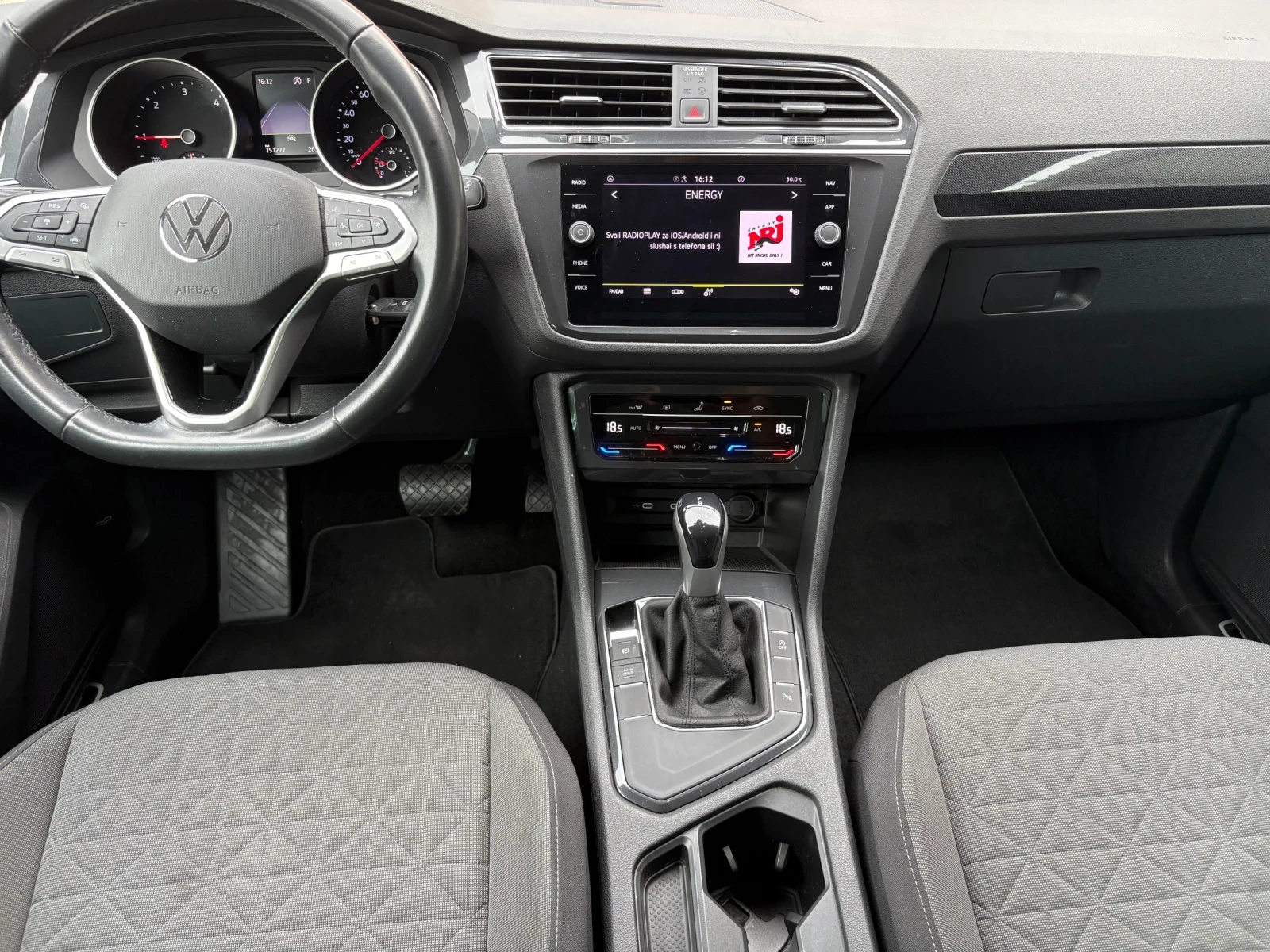 VW Tiguan 2.0TDI 2022Г Distr LED Assist, снимка 9 - Автомобили и джипове - 54870604