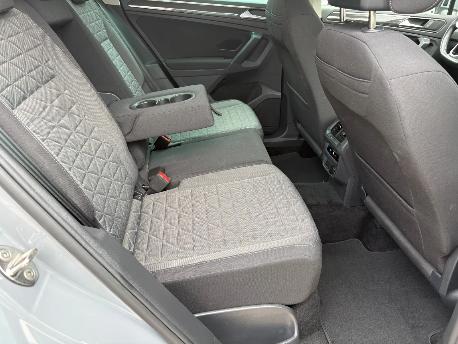 VW Tiguan 2.0TDI 2022Г Distr LED Assist, снимка 15 - Автомобили и джипове - 54870604