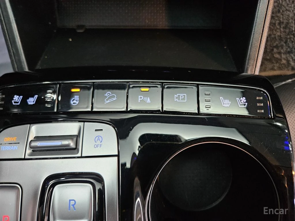 Hyundai Tucson 2.0D Premium 4x4* КАМЕРА* ПОДГРЕВ* ОБДУХВАНЕ* , снимка 13 - Автомобили и джипове - 55081315