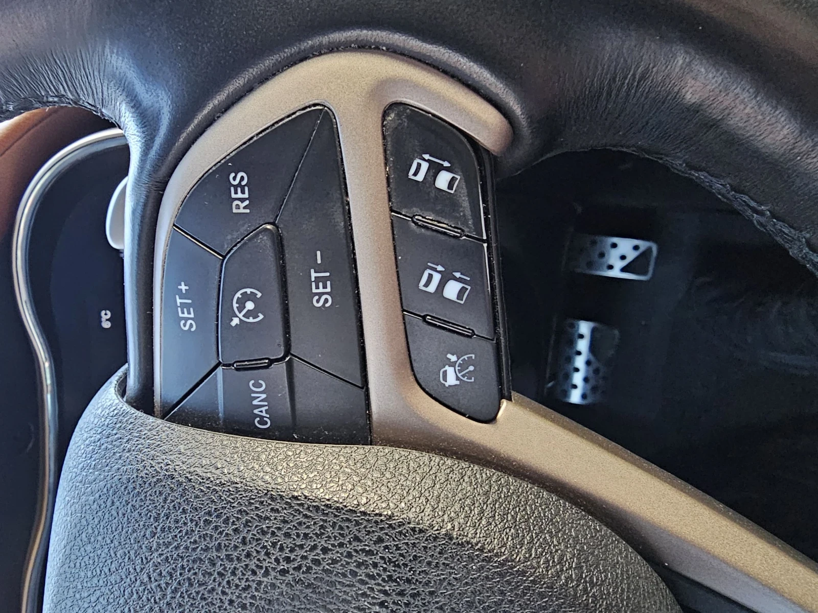 Jeep Grand cherokee, снимка 12 - Автомобили и джипове - 55272786