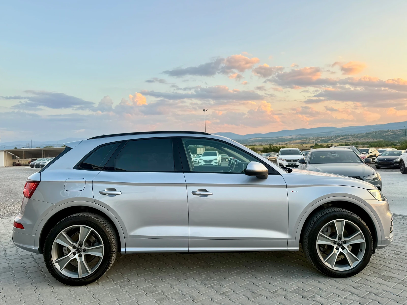 Audi Q5 2.0TDI S line Собствен лизинг !!!, снимка 4 - Автомобили и джипове - 55354570