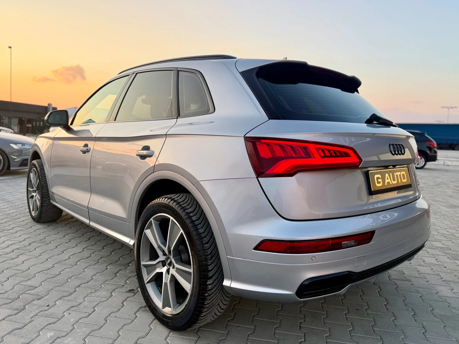 Audi Q5 2.0TDI S line Собствен лизинг !!!, снимка 7 - Автомобили и джипове - 55354570