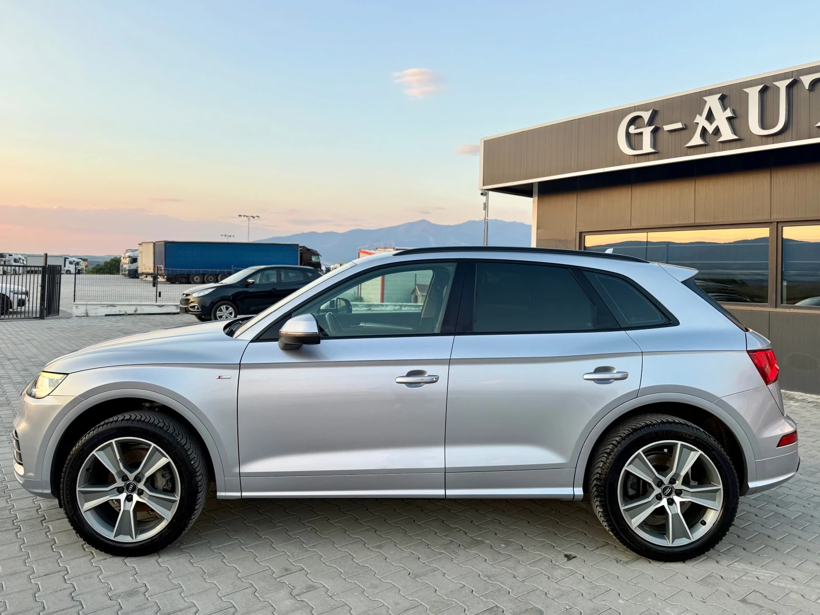 Audi Q5 2.0TDI S line Собствен лизинг !!!, снимка 8 - Автомобили и джипове - 55354570