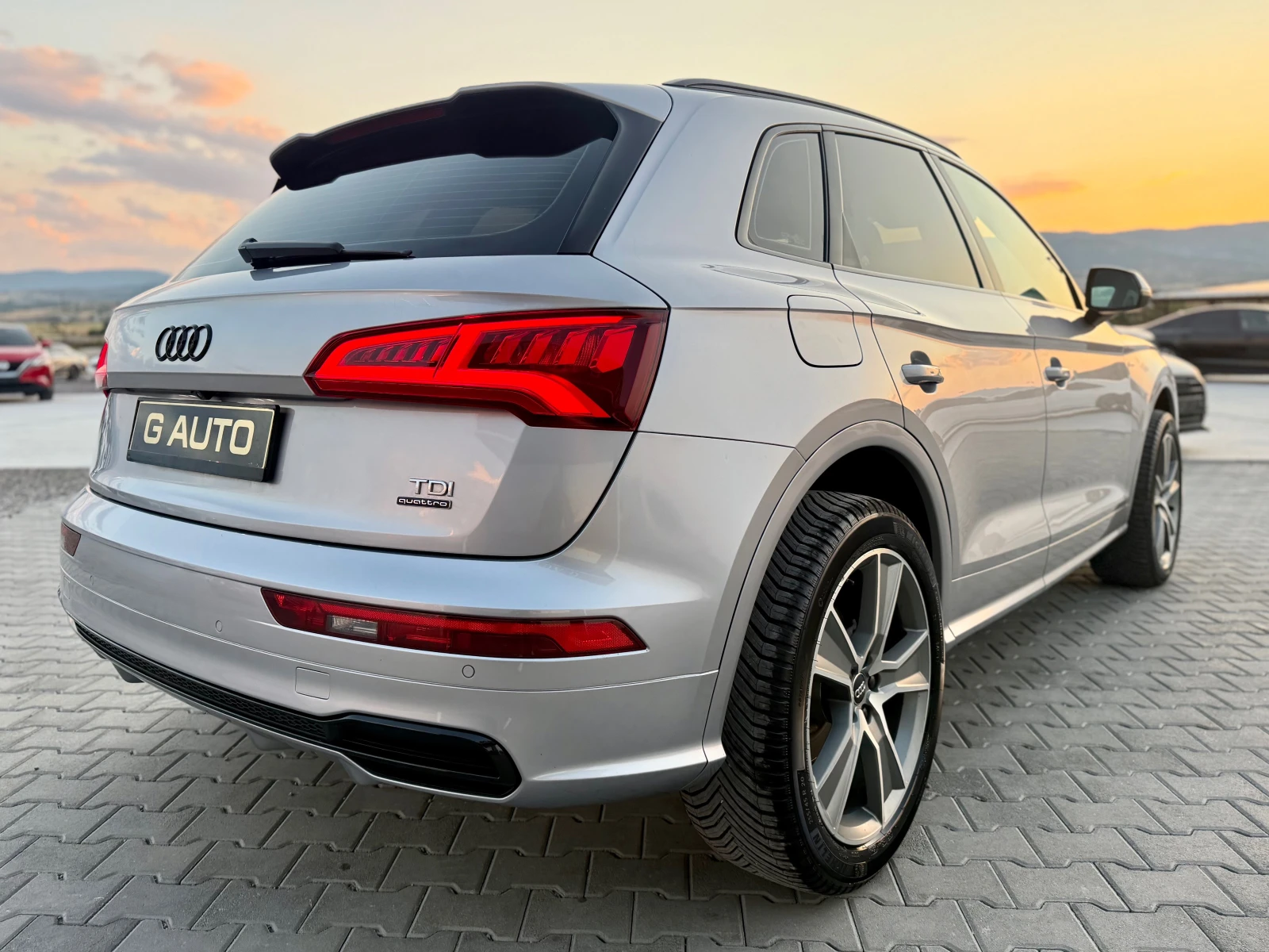 Audi Q5 2.0TDI S line Собствен лизинг !!!, снимка 5 - Автомобили и джипове - 55354570