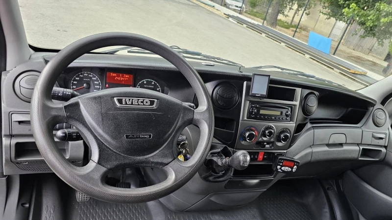 Iveco Daily 35S17 3.0D 6SP CH-МИНУСОВИ ГРАДУСИ-ТОП СЪСТ-ЛИЗИНГ, снимка 9 - Бусове и автобуси - 51464238