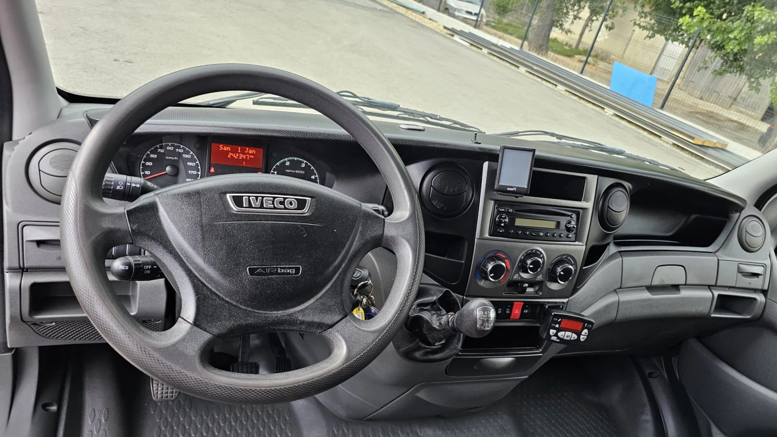 Iveco Daily 35S17 3.0D 6SP CH-МИНУСОВИ ГРАДУСИ-ТОП СЪСТ-ЛИЗИНГ - изображение 9