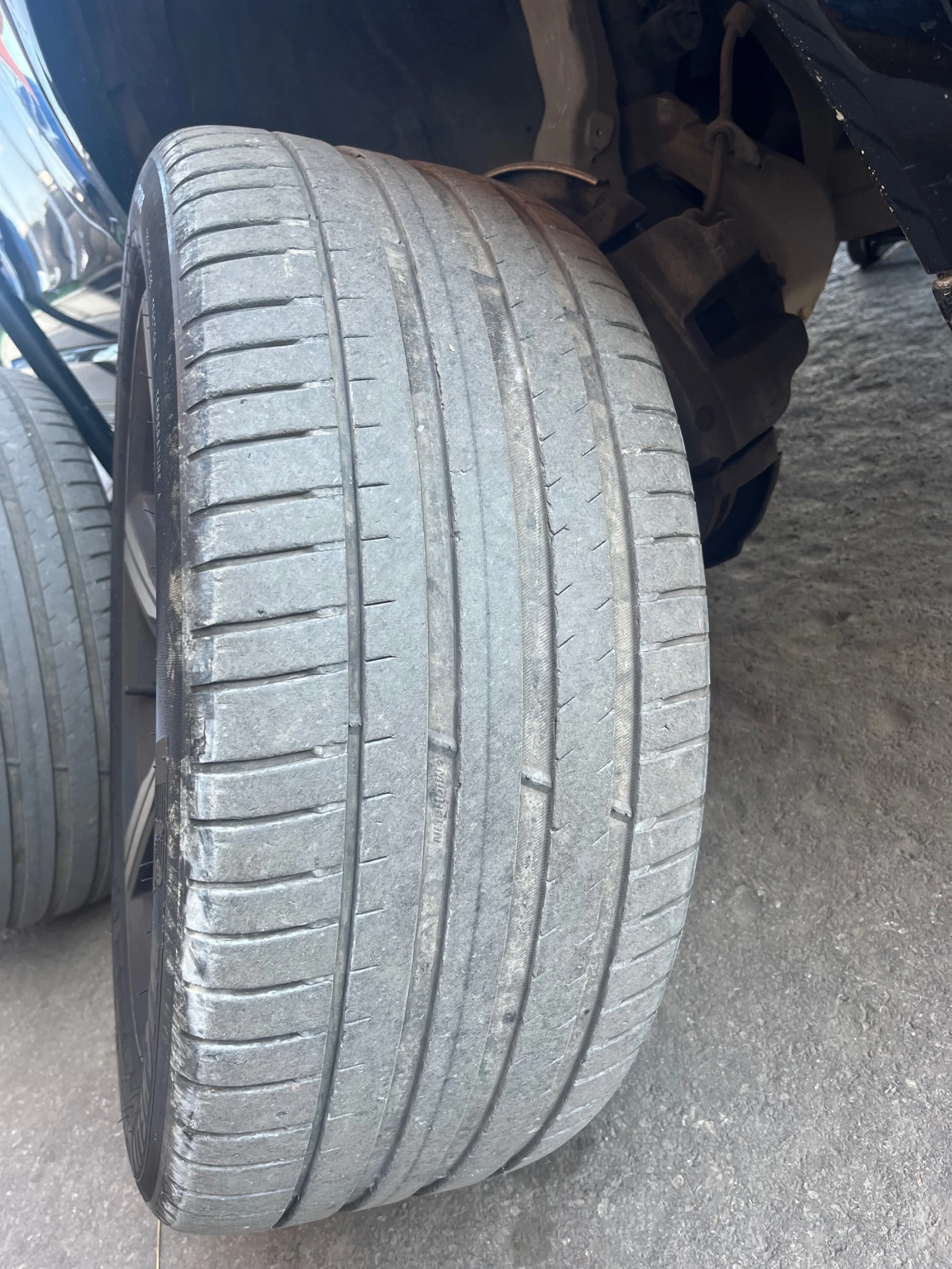 Гуми Летни 275/45R20, снимка 2 - Гуми и джанти - 55393607