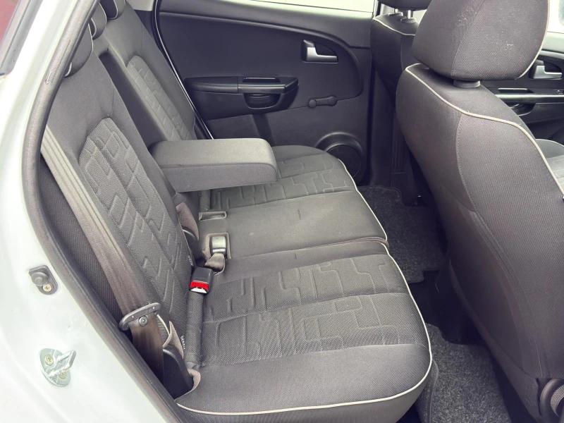 Kia Venga 1.4 CRDi EURO5 A, снимка 10 - Автомобили и джипове - 53453124