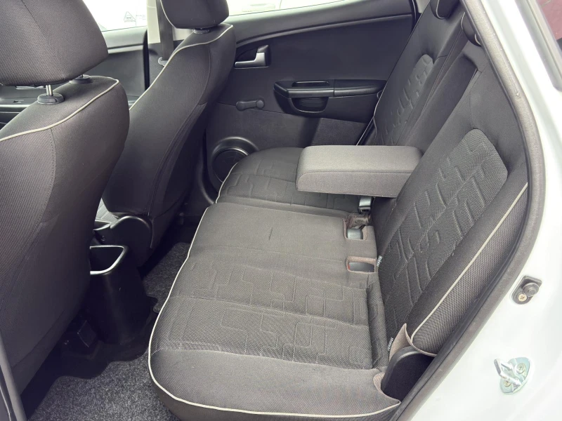 Kia Venga 1.4 CRDi EURO5 A, снимка 8 - Автомобили и джипове - 53453124