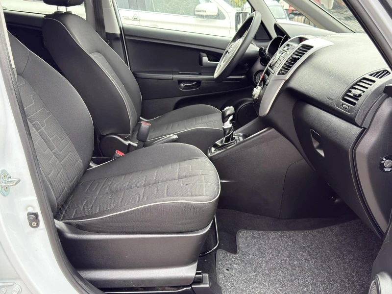 Kia Venga 1.4 CRDi EURO5 A, снимка 12 - Автомобили и джипове - 53453124