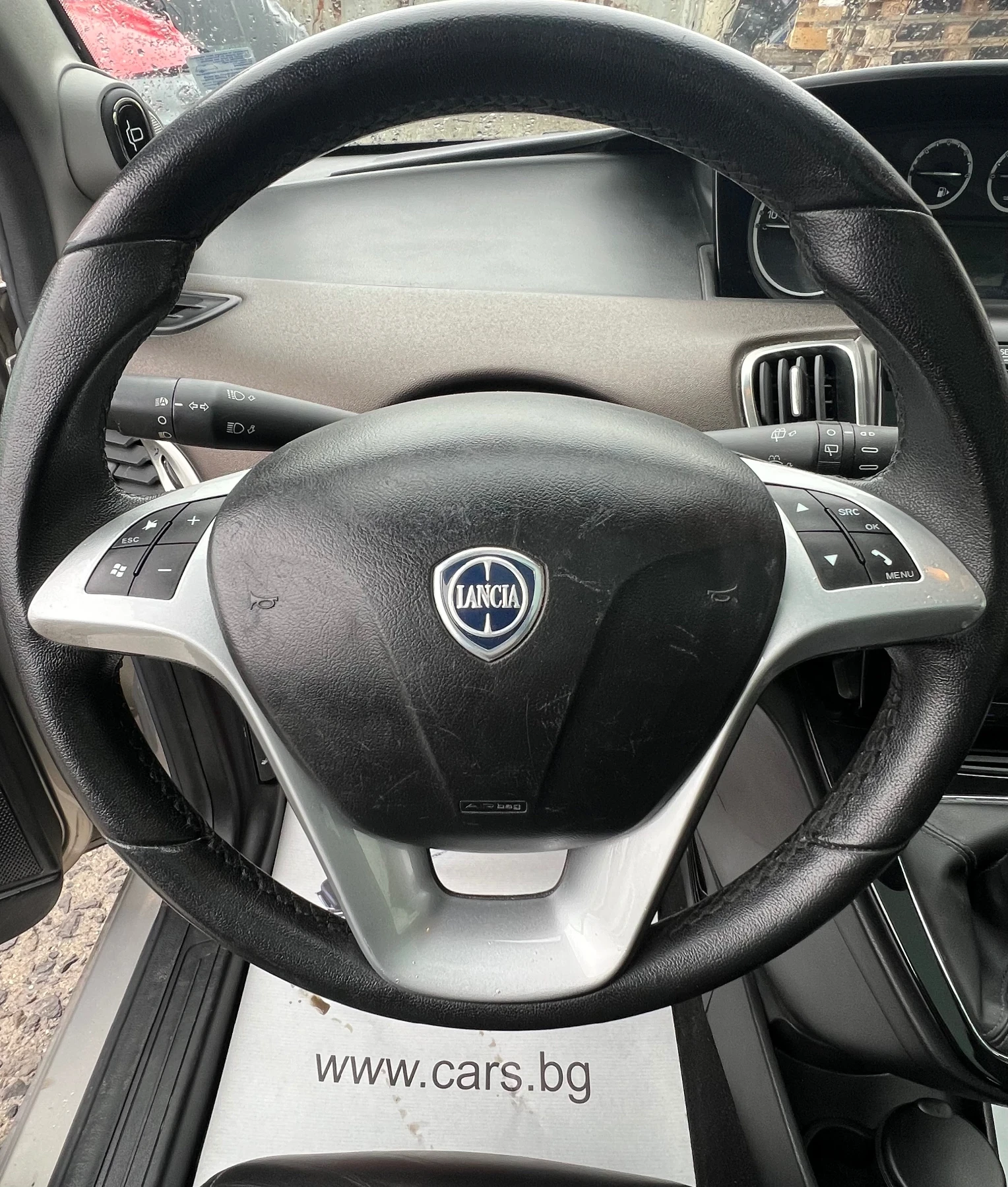 Lancia Ypsilon 0.9    | Mobile.bg   12