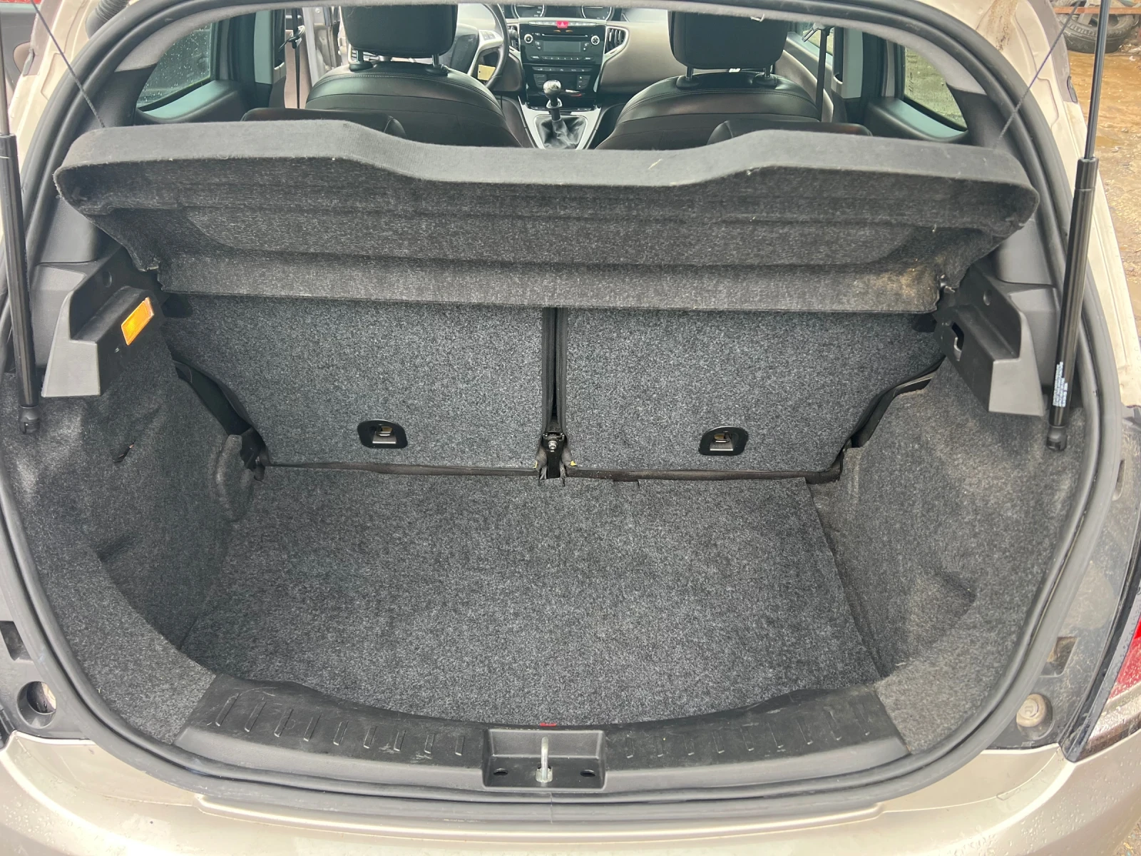 Lancia Ypsilon 0.9    | Mobile.bg   14