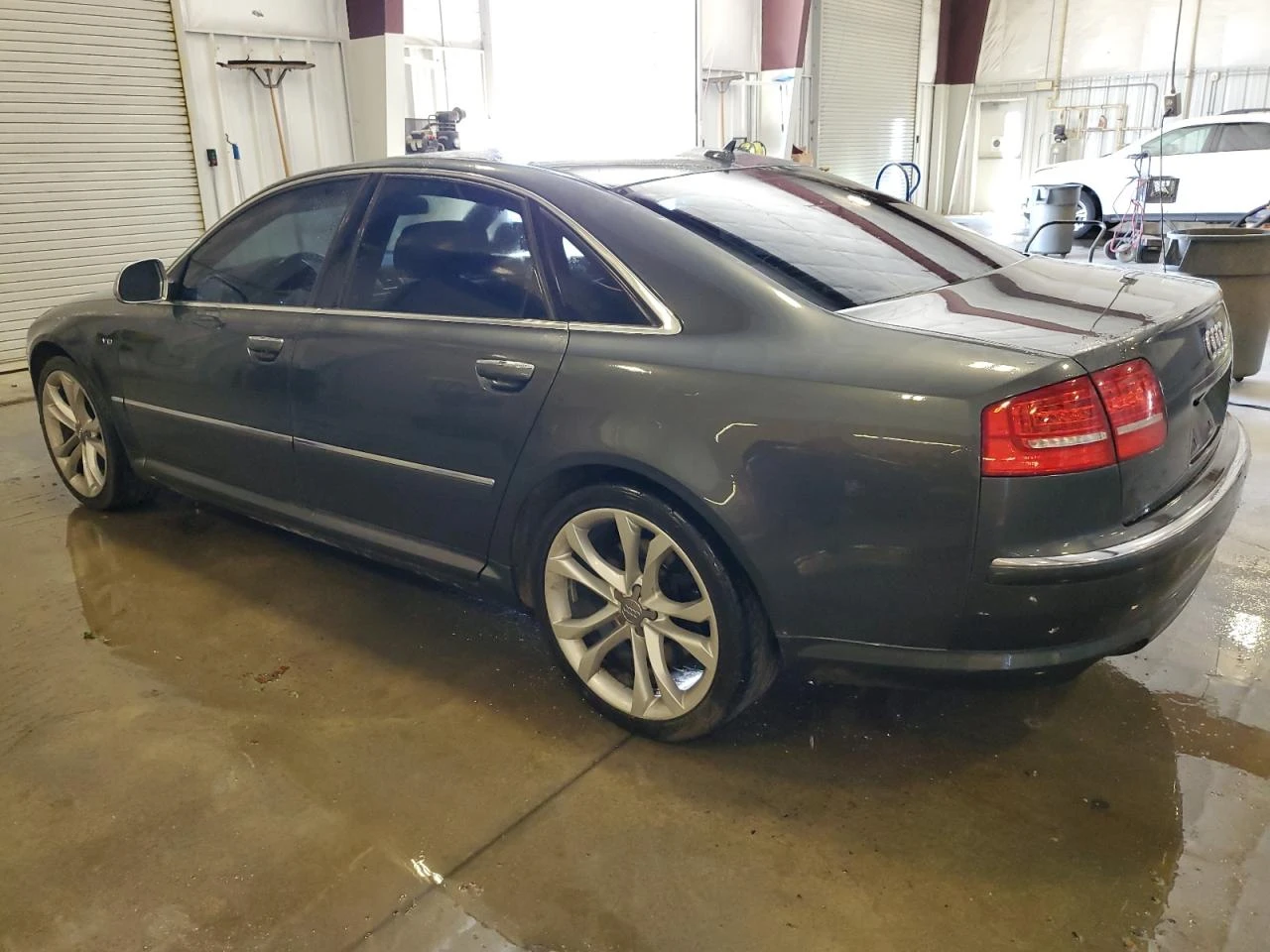 Audi S8 QUATTRO V10 - изображение 2