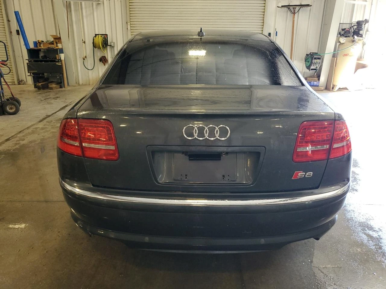 Audi S8 QUATTRO V10 - изображение 6