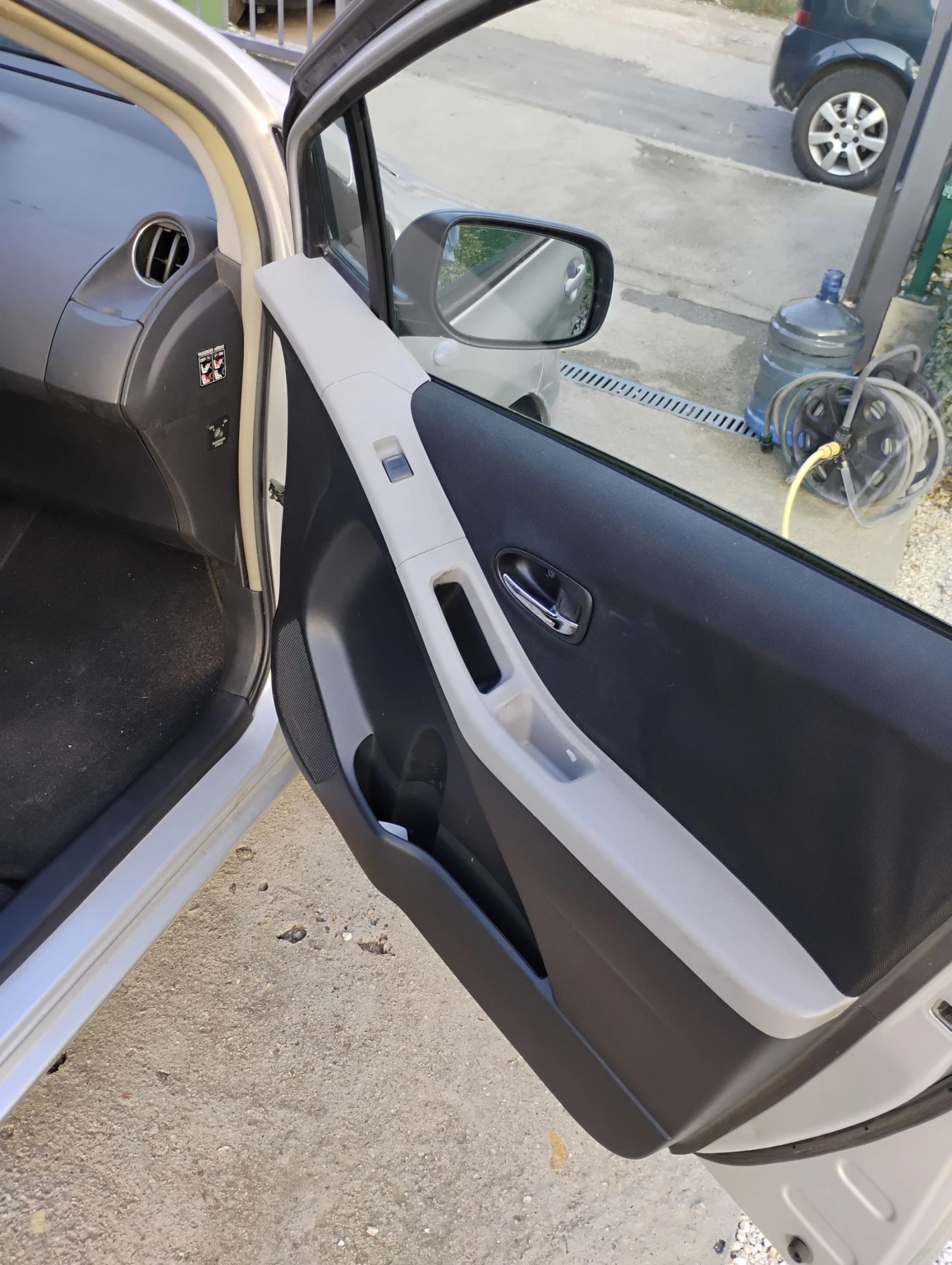 Toyota Yaris 1.3 i AUTOMATIC  | Mobile.bg — изображение 13