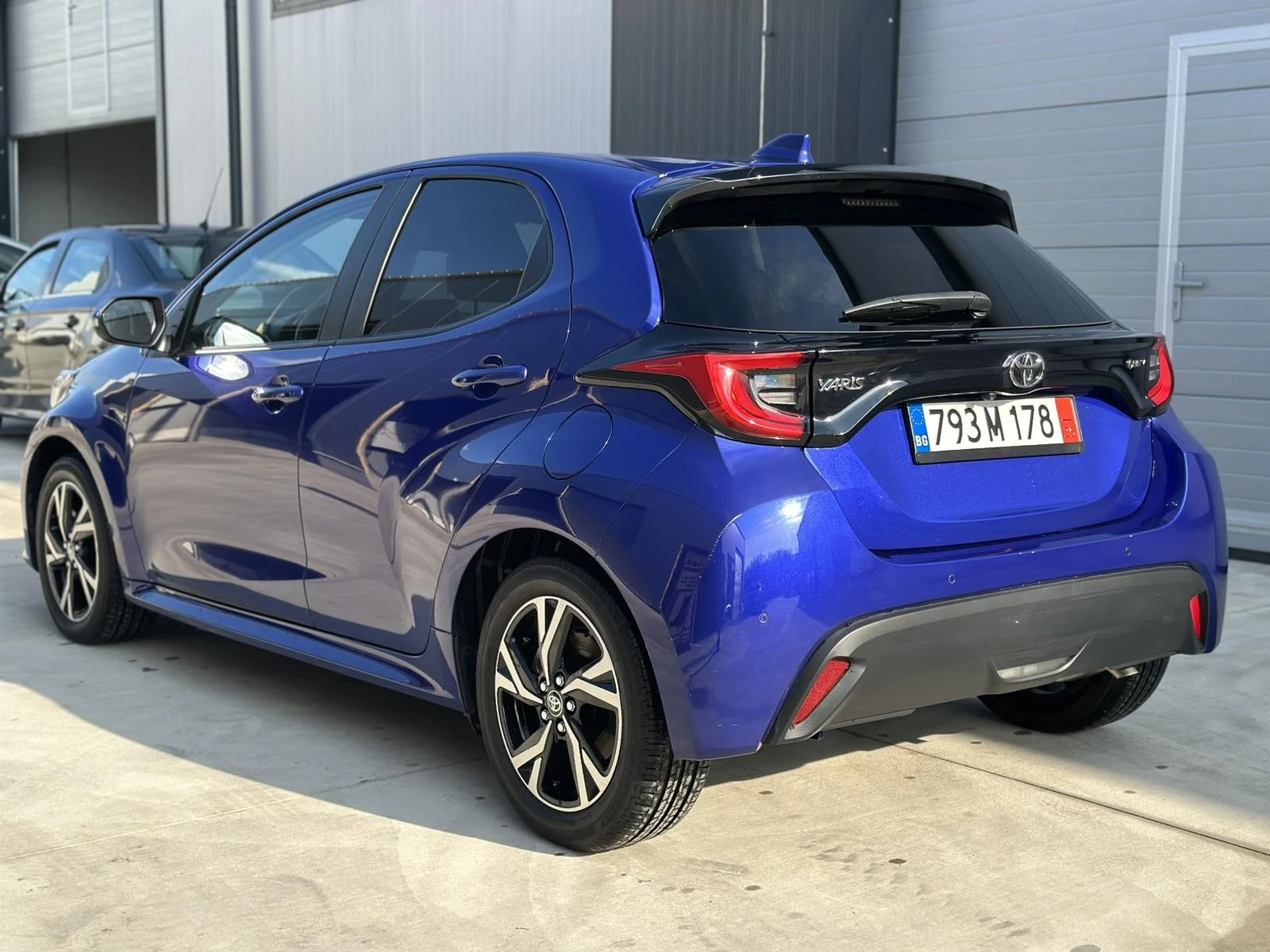 Toyota Yaris 1.5 HEV 13.000km - изображение 6