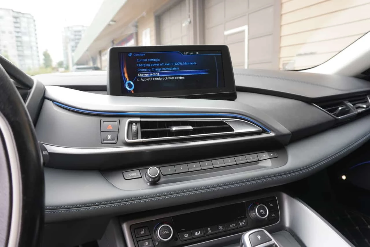 BMW i8 * 2dr Cpe * KEYLESS* ПОДГРЕВ* ПАНО*  - изображение 8