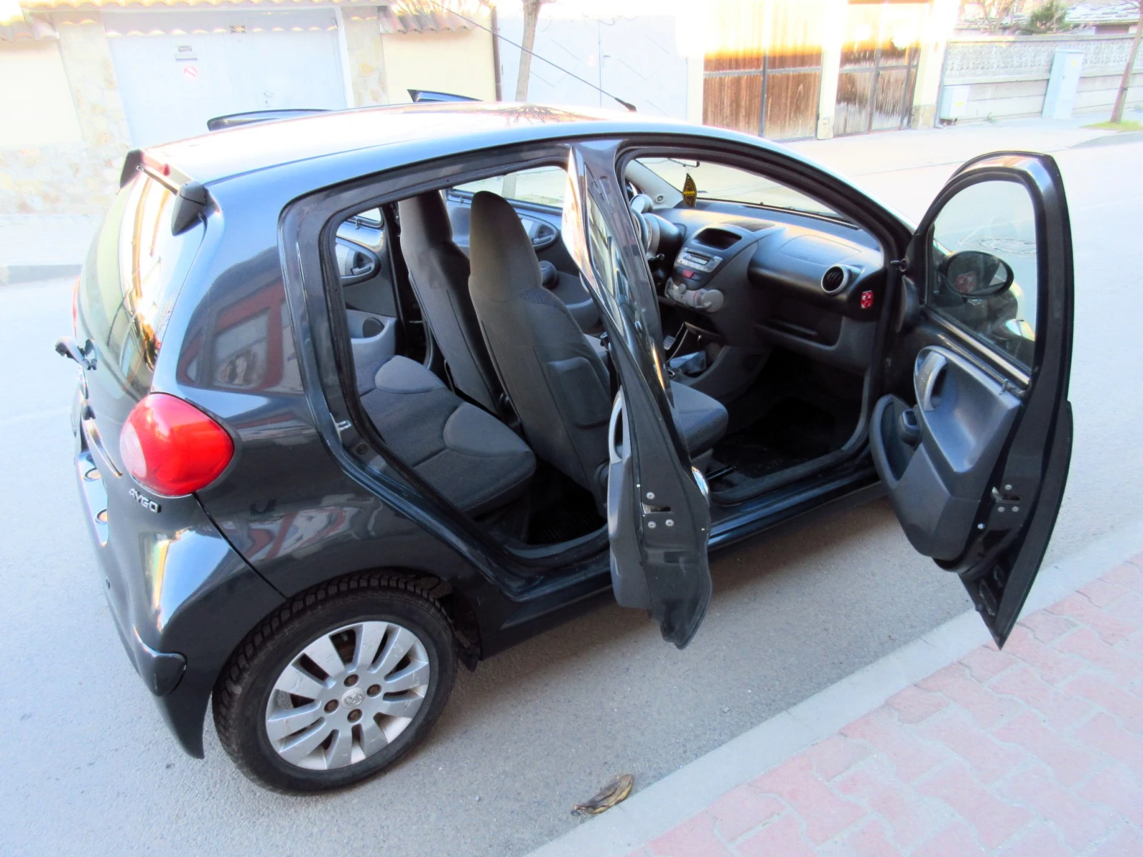 Toyota Aygo 1.0i, снимка 10 - Автомобили и джипове - 54114969