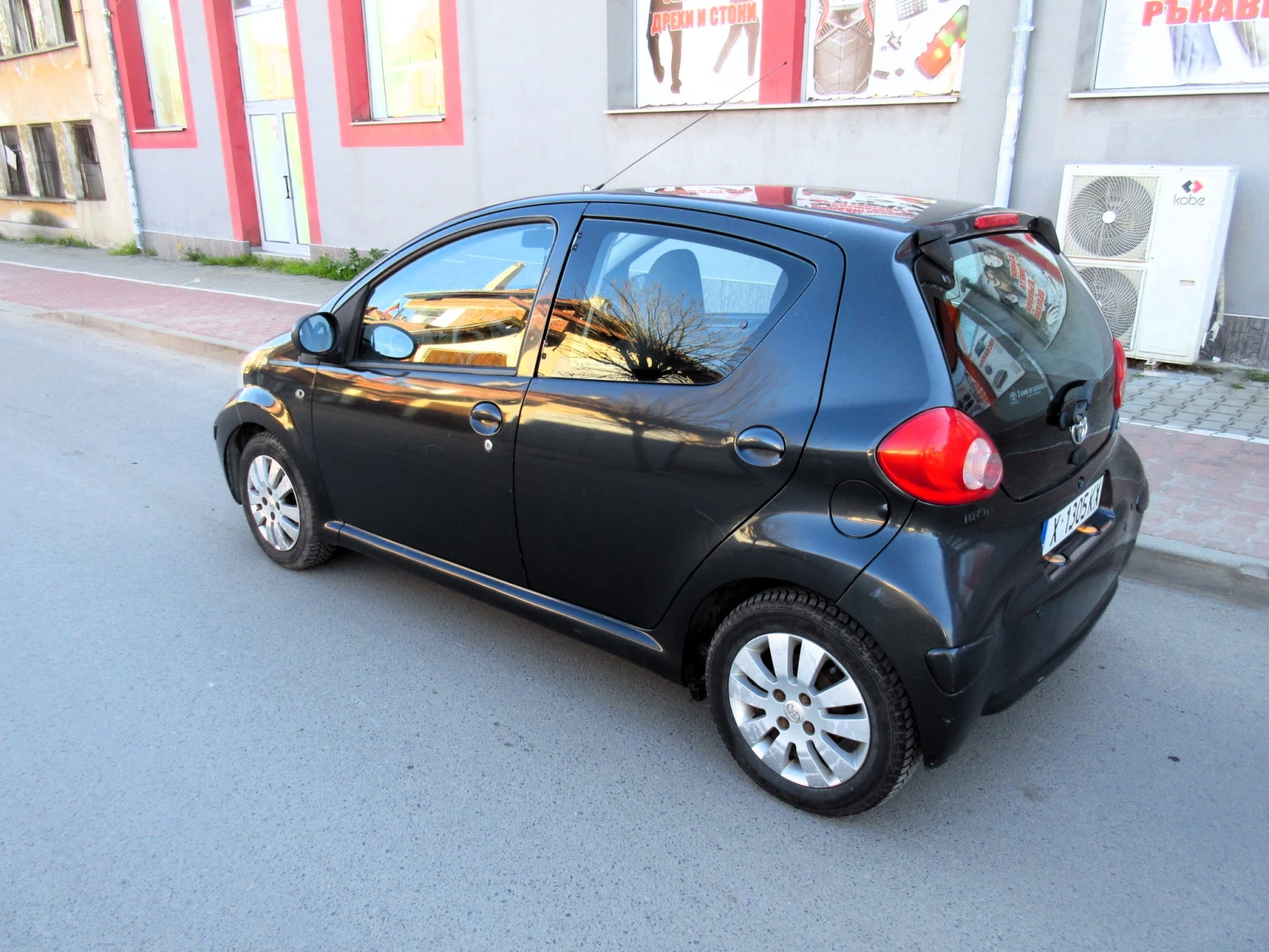 Toyota Aygo 1.0i, снимка 8 - Автомобили и джипове - 54114969
