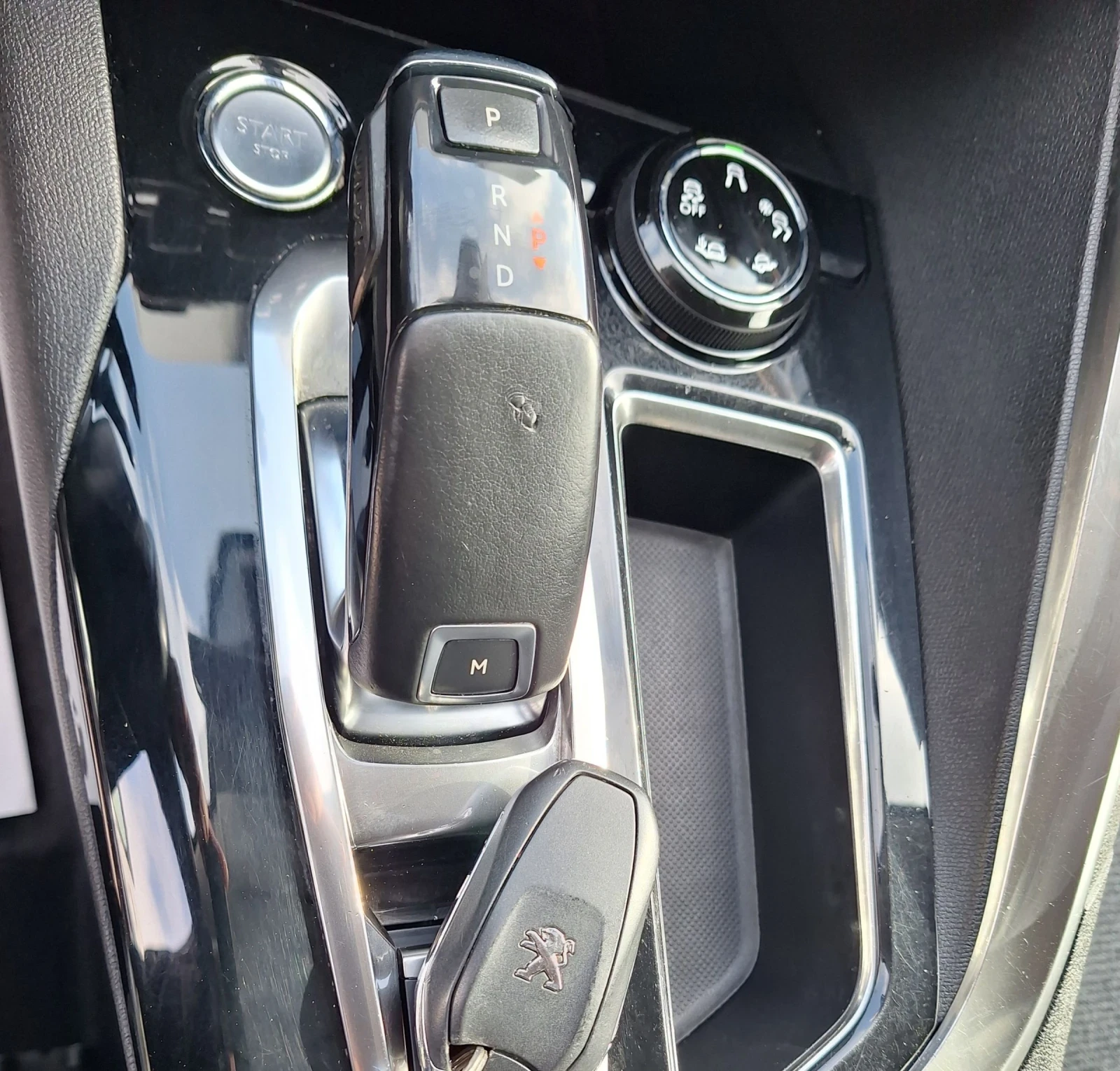 Peugeot 5008 1.6HDI* Автоматик/Навигация/Камера/Кросуей/Allure*, снимка 11 - Автомобили и джипове - 54163060