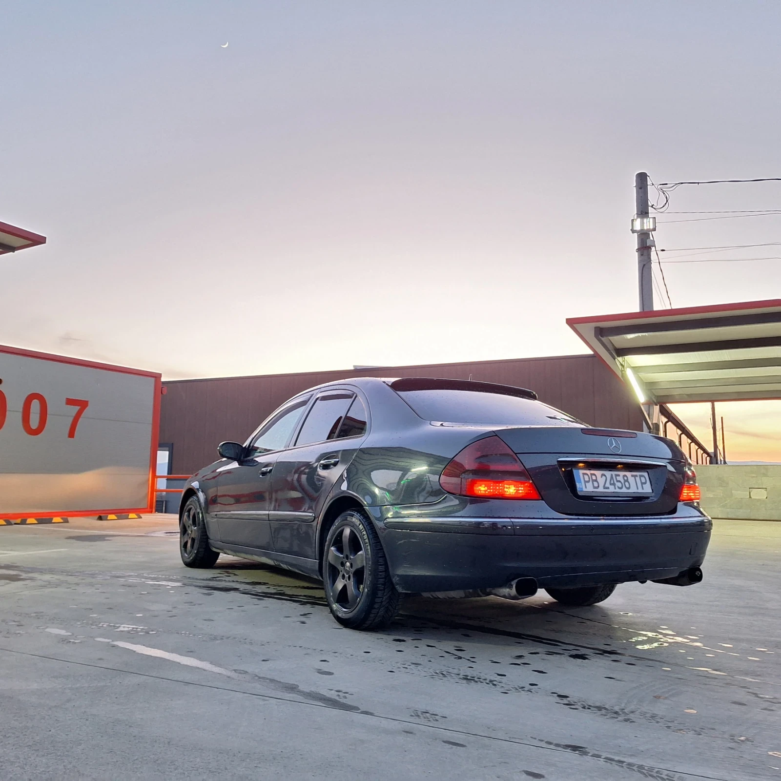 Mercedes-Benz E 220, снимка 4 - Автомобили и джипове - 54184400