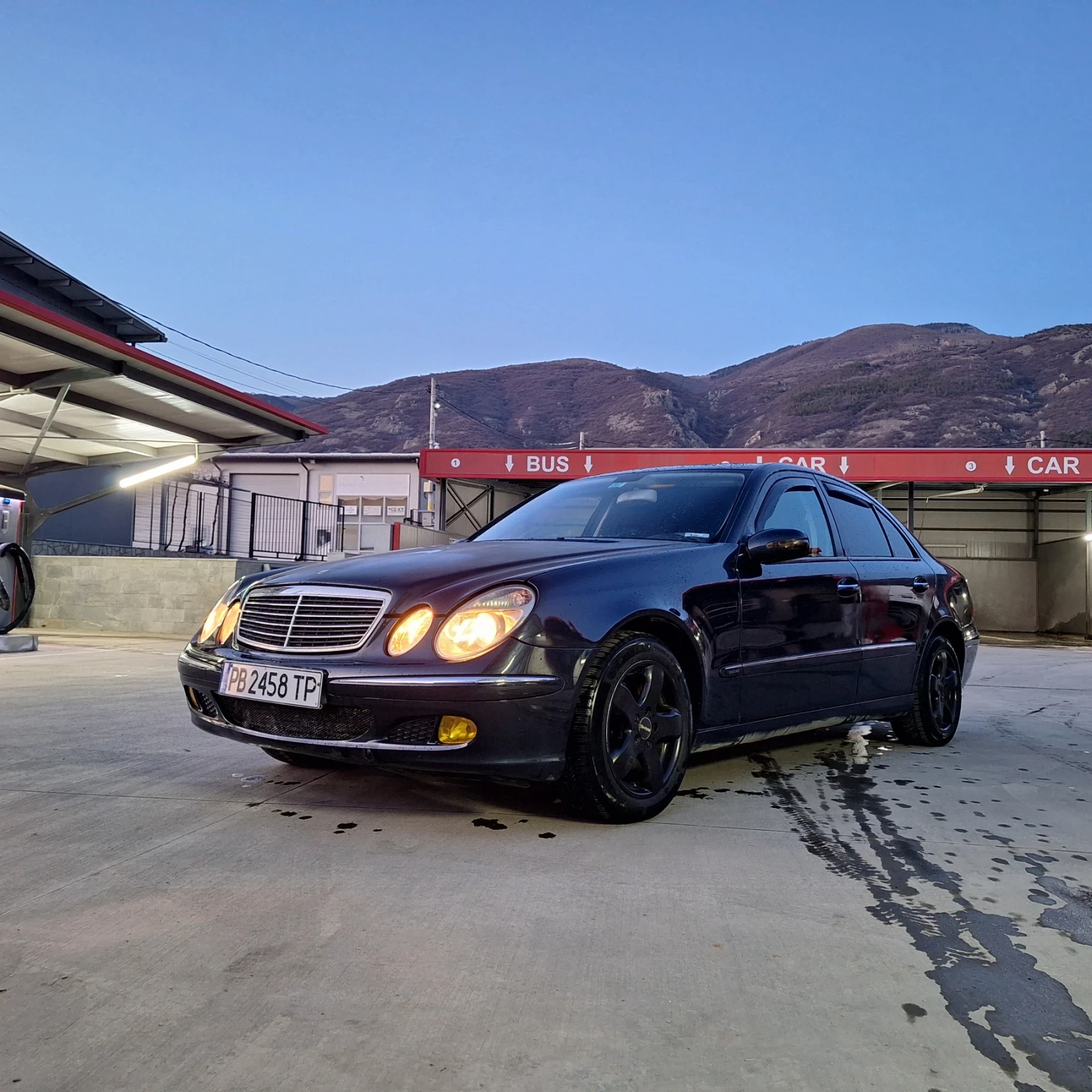 Mercedes-Benz E 220, снимка 3 - Автомобили и джипове - 54184400