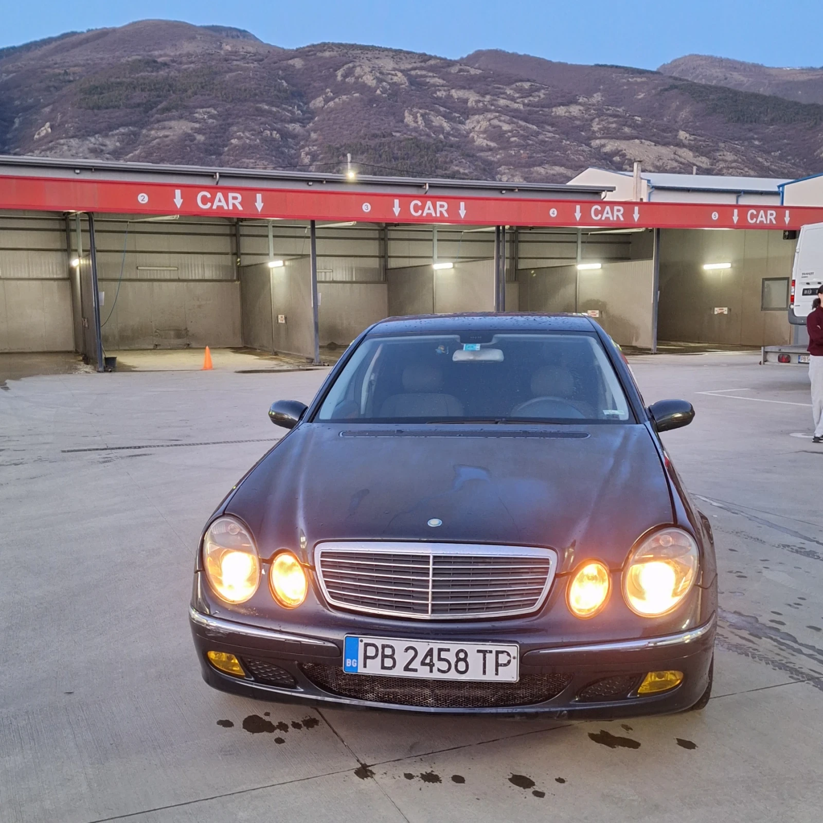 Mercedes-Benz E 220, снимка 2 - Автомобили и джипове - 54184400