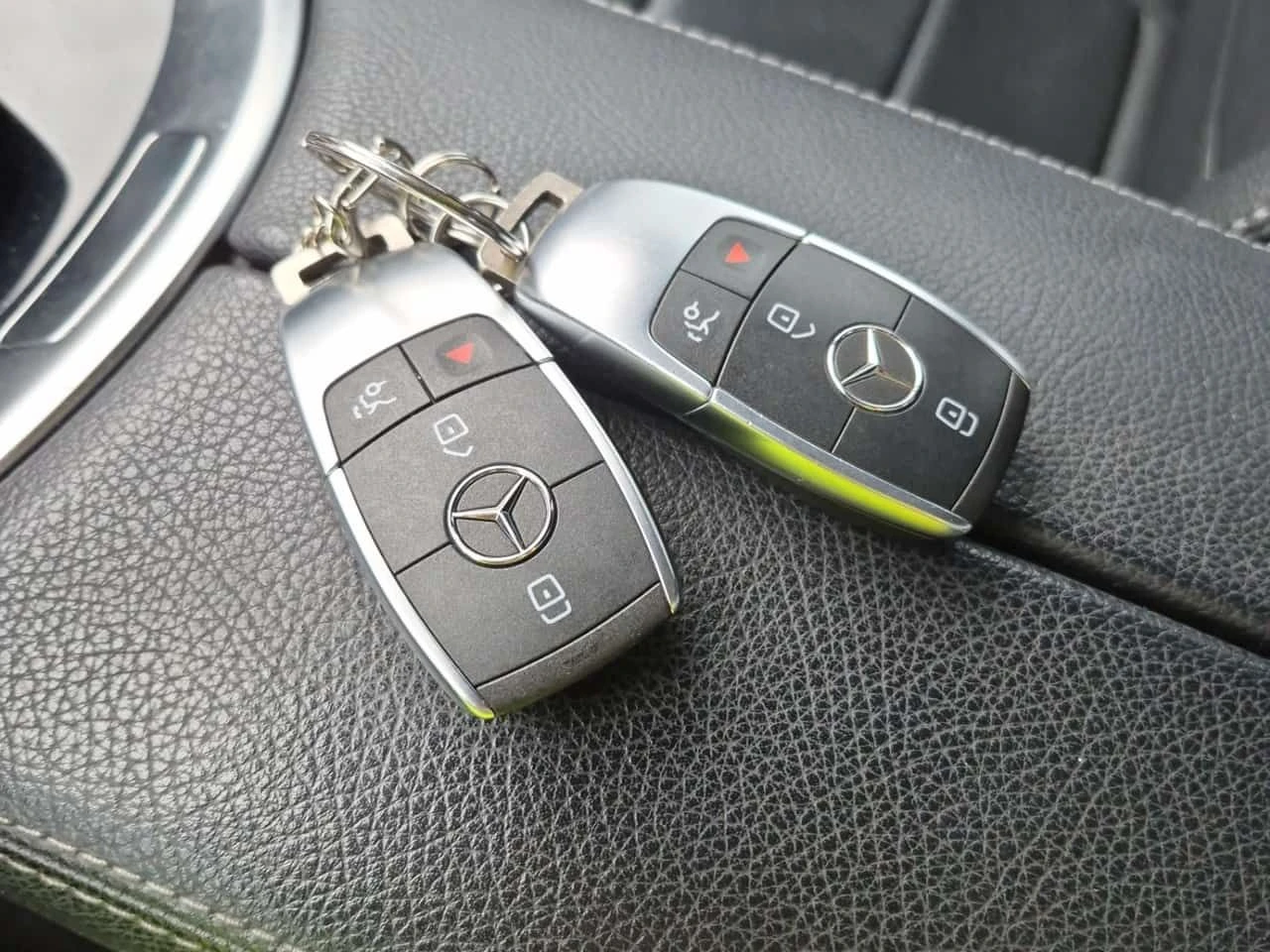 Mercedes-Benz C 300 AMG Line * Multibeam * CARFAX * Два чифта джанти *, снимка 10 - Автомобили и джипове - 54221934