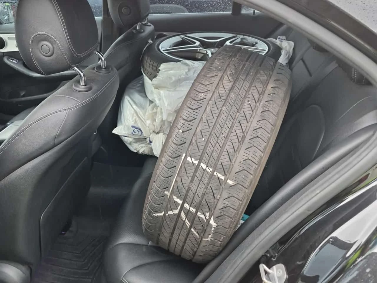 Mercedes-Benz C 300 AMG Line * Multibeam * CARFAX * Два чифта джанти *, снимка 9 - Автомобили и джипове - 54221934