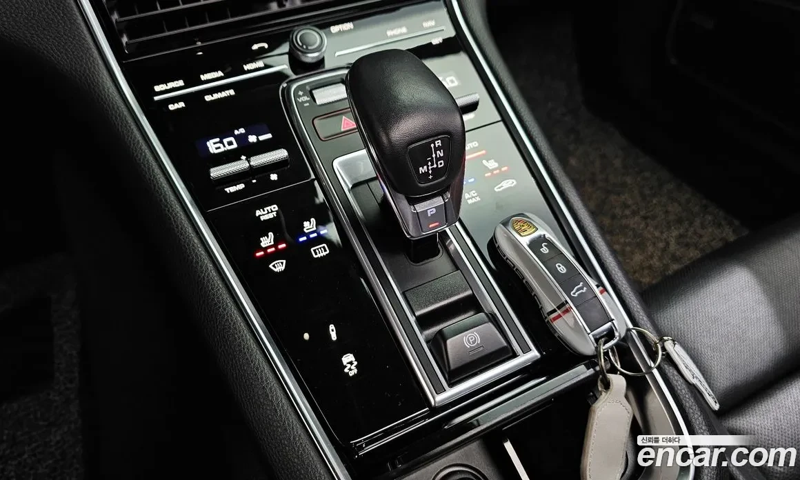 Porsche Panamera 4* ОБДУХ* 360* 330КС+ * ЛИЗИНГ, снимка 9 - Автомобили и джипове - 54611214