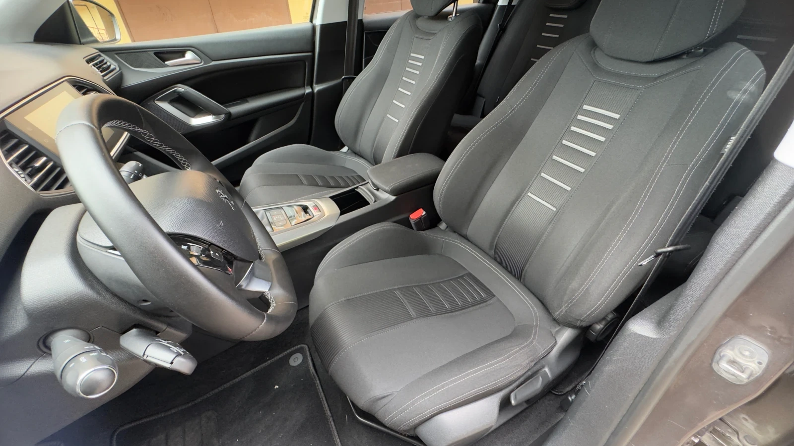 Peugeot 308 2.0 HDI Euro 6B, снимка 13 - Автомобили и джипове - 54868818