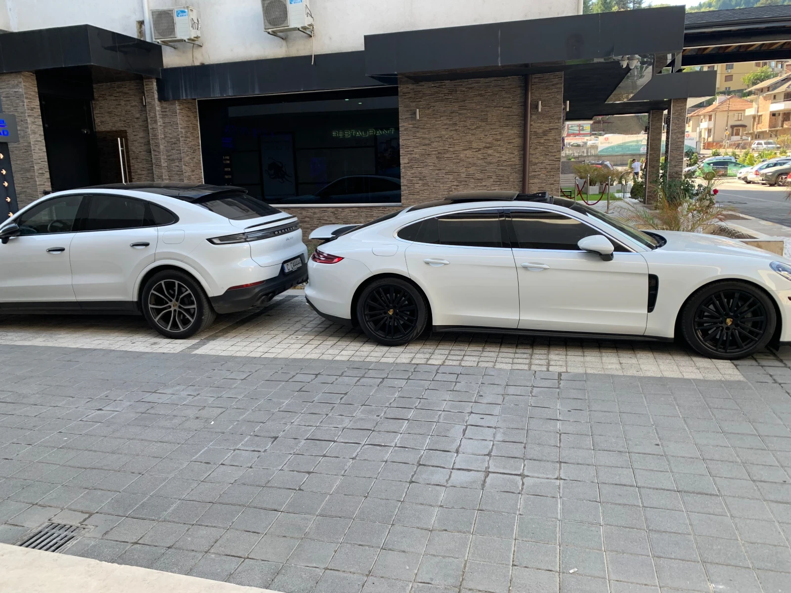 Porsche Panamera 4S SPORT CHRONO MATRIX NAPPA BOSE  ЛИЗИНГ БАРТЕР, снимка 4 - Автомобили и джипове - 56276272