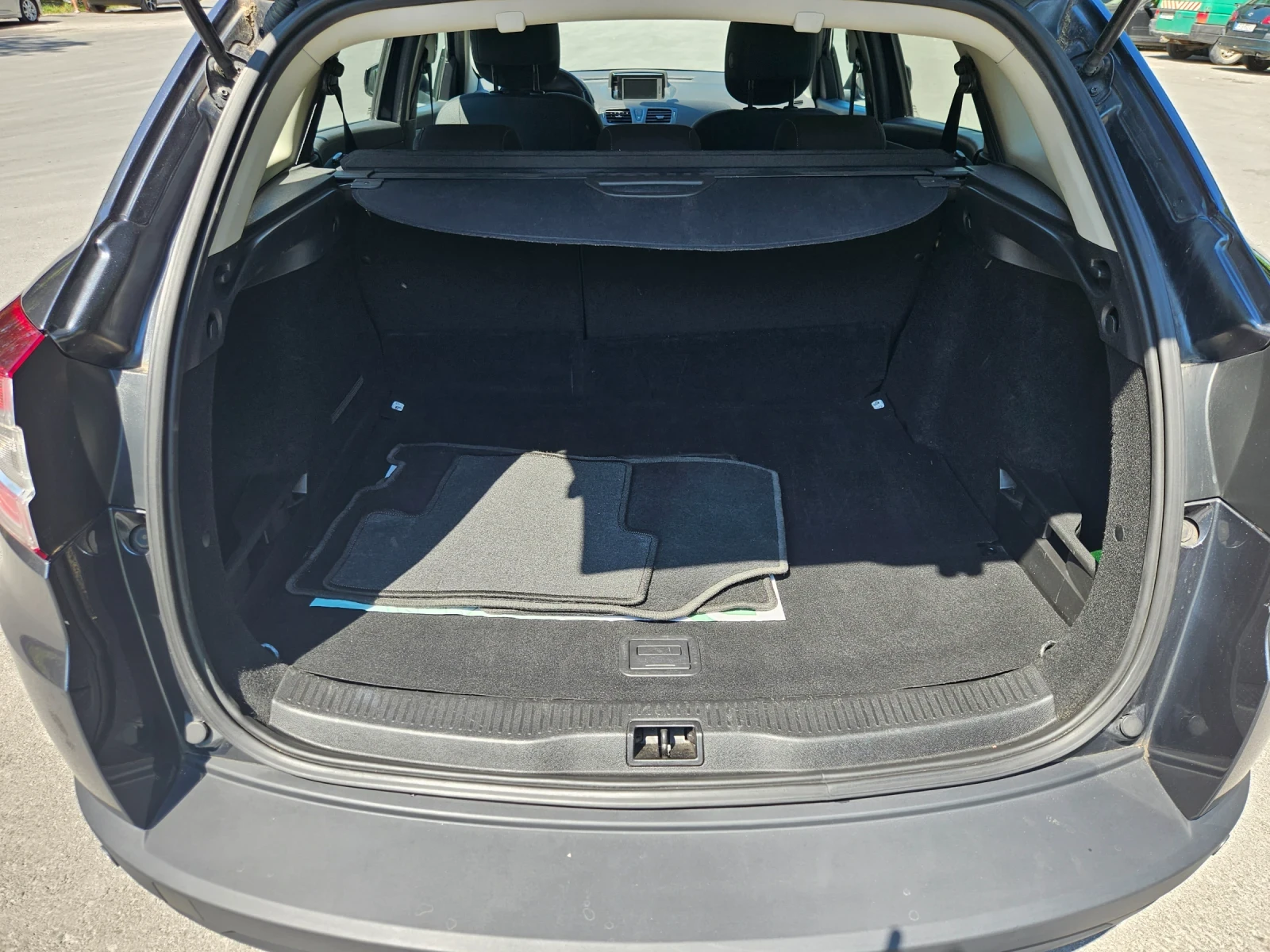Renault Megane Grandtour 1.5 dCi, снимка 12 - Автомобили и джипове - 55188522