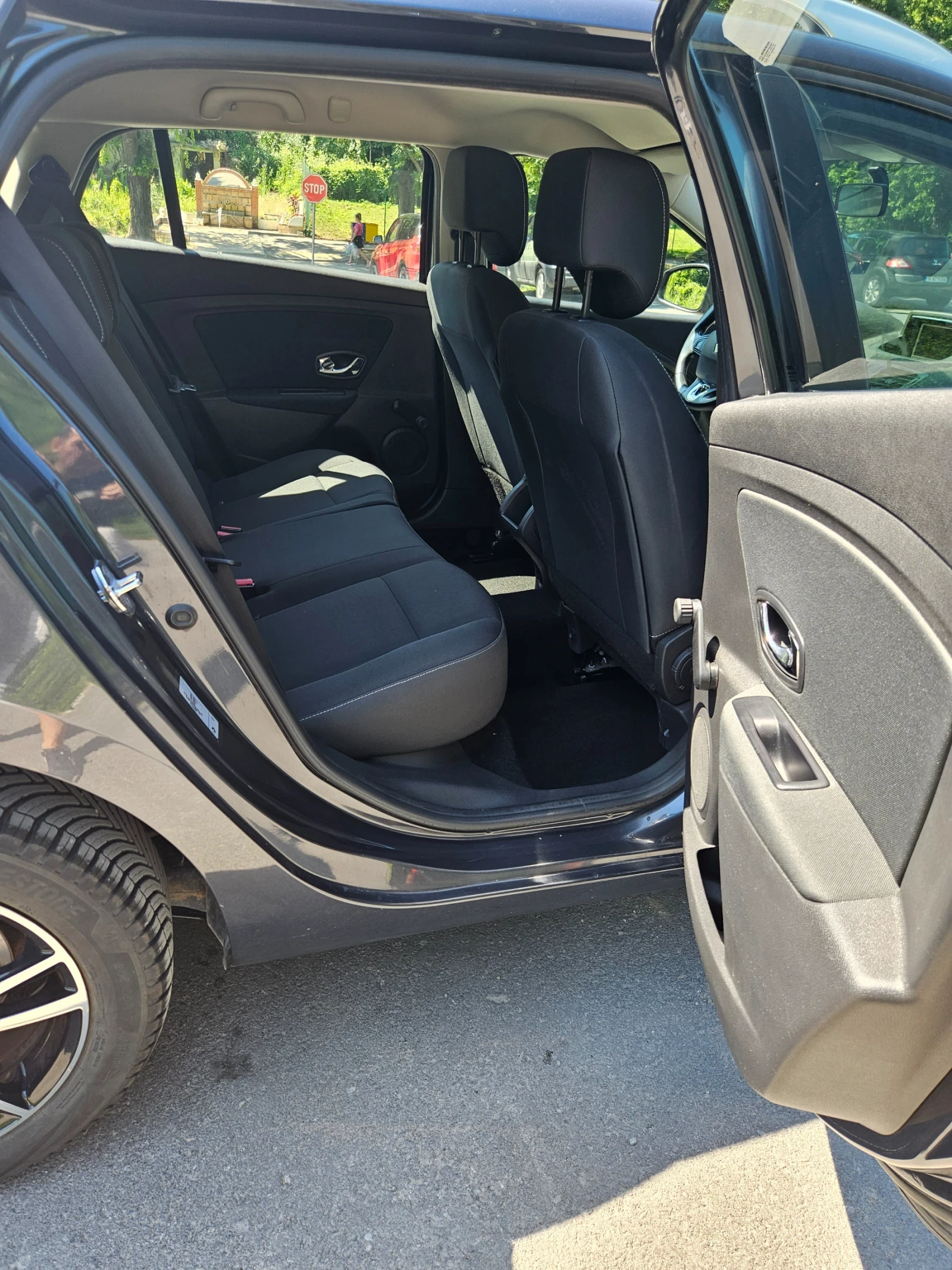 Renault Megane Grandtour 1.5 dCi, снимка 11 - Автомобили и джипове - 55188522