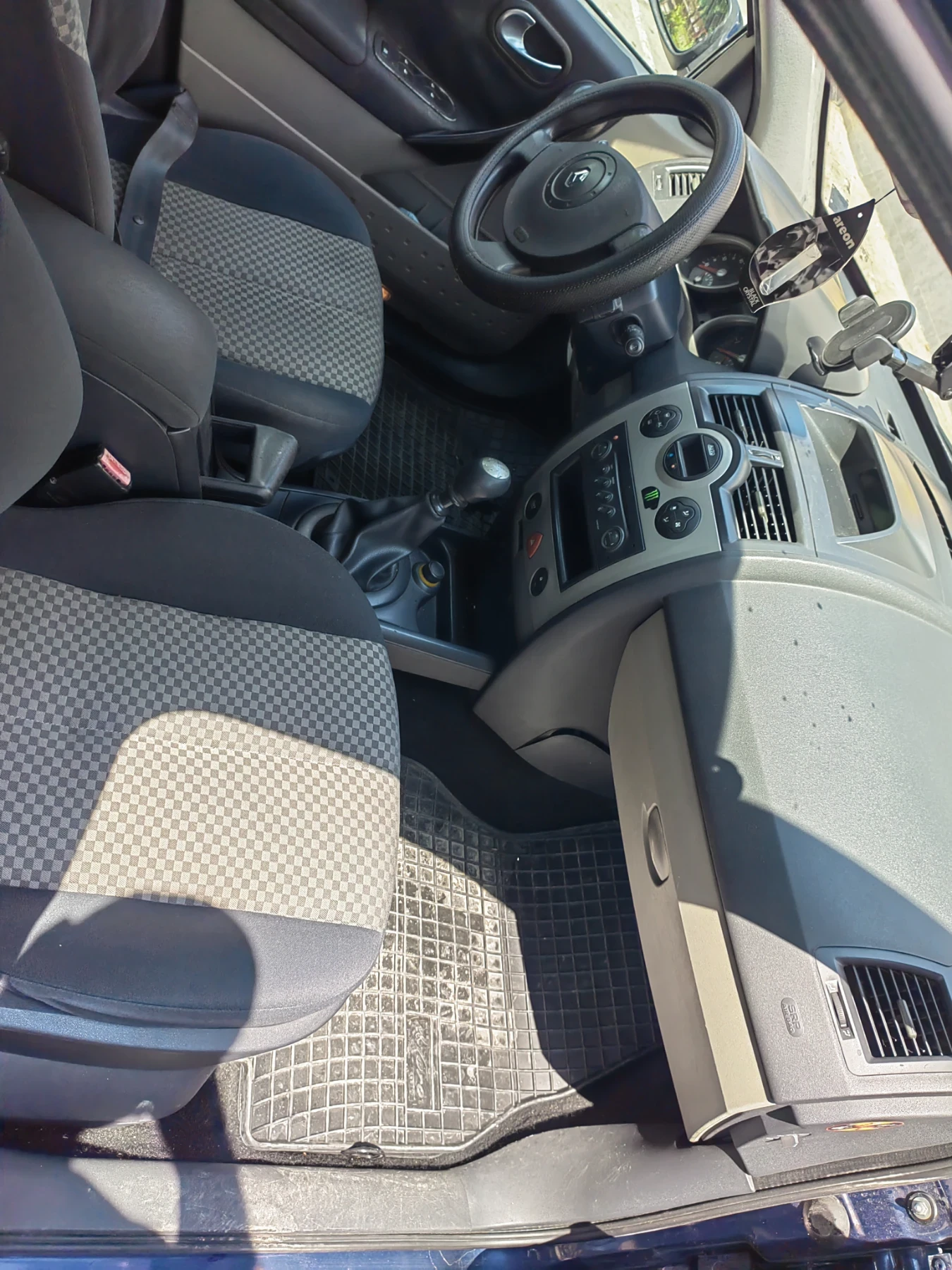 Renault Megane 1, 9 DCI, снимка 7 - Автомобили и джипове - 55351524