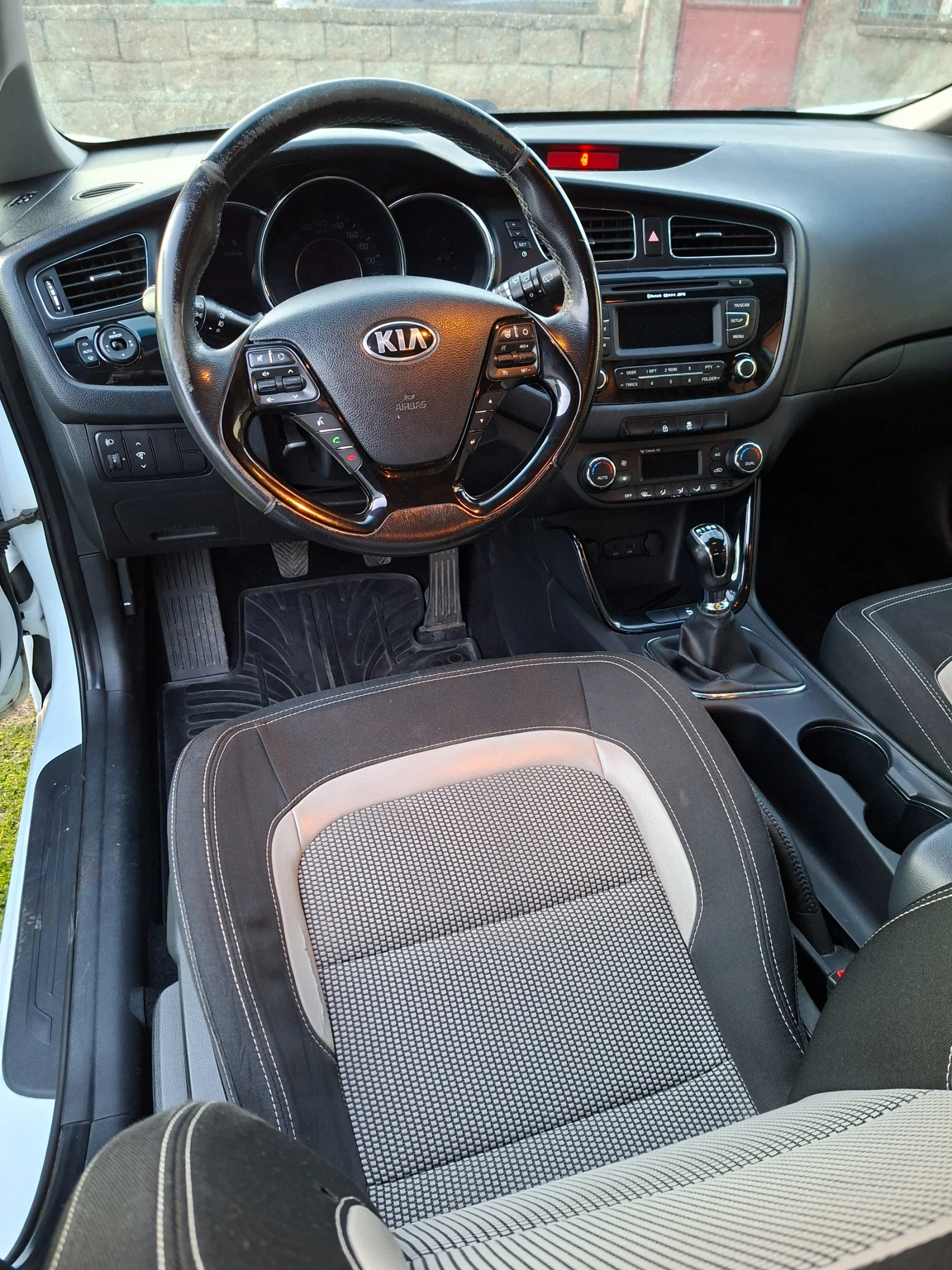 Kia Ceed 1.6crsi 128кс, снимка 10 - Автомобили и джипове - 55405268
