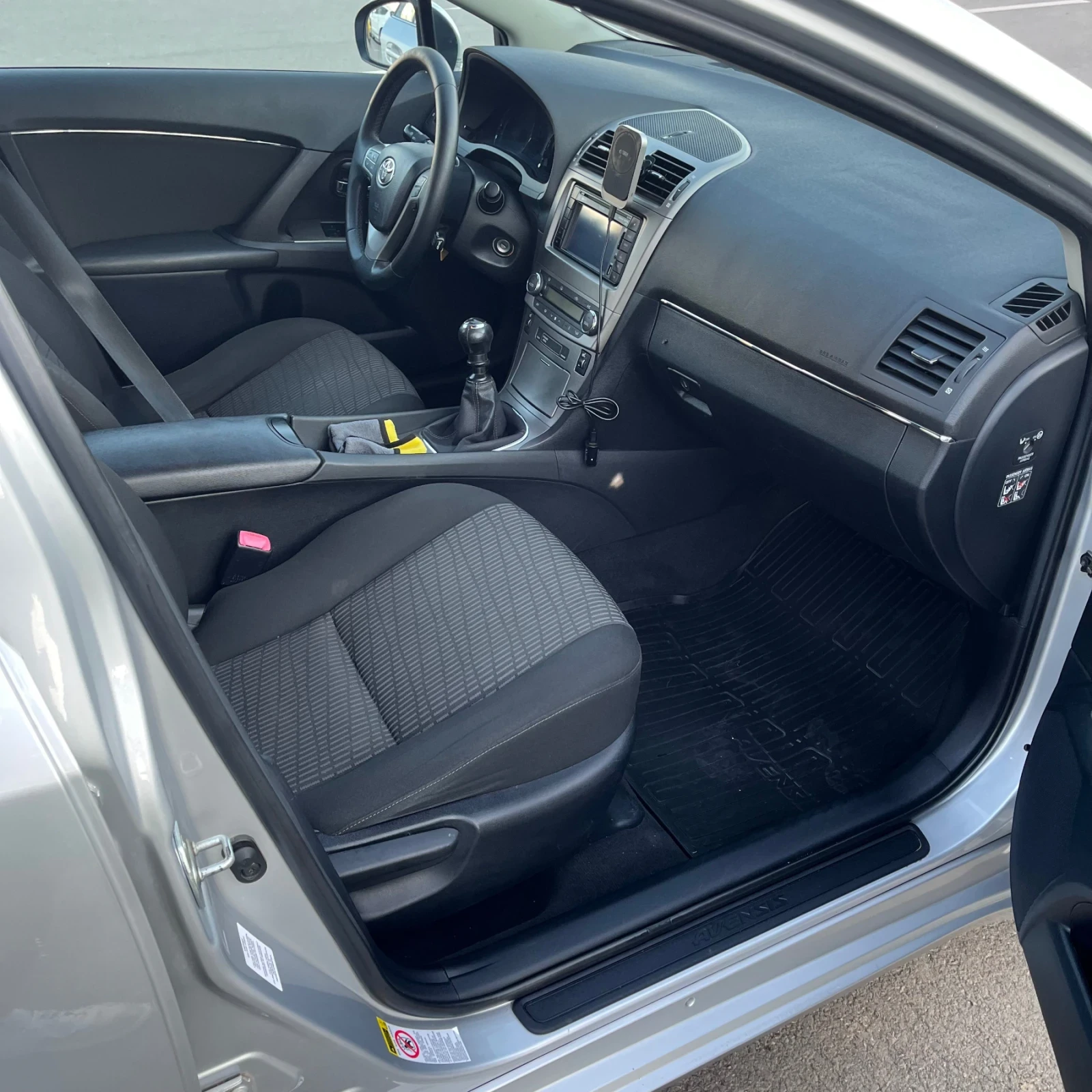 Toyota Avensis, снимка 10 - Автомобили и джипове - 55514003