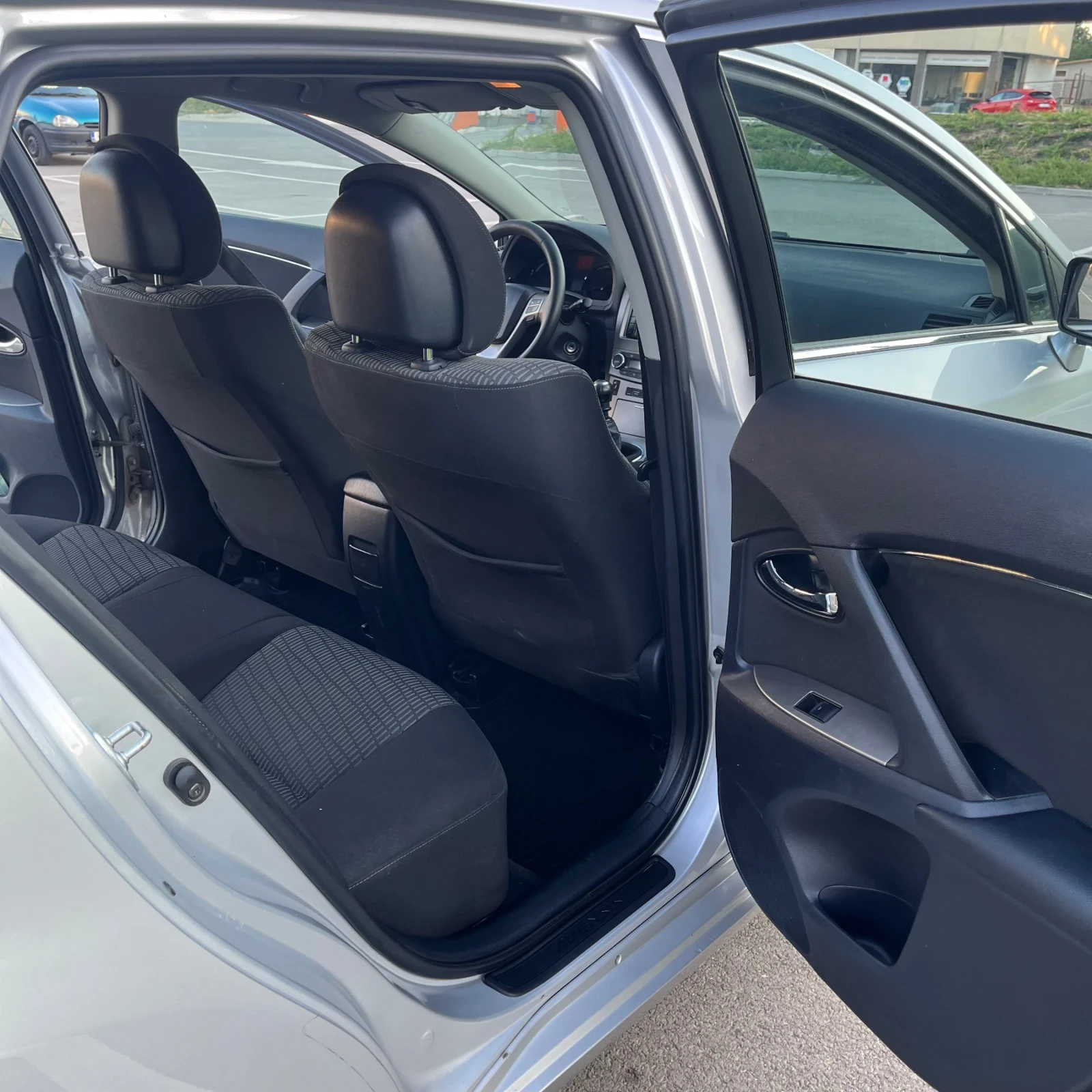 Toyota Avensis, снимка 7 - Автомобили и джипове - 55514003