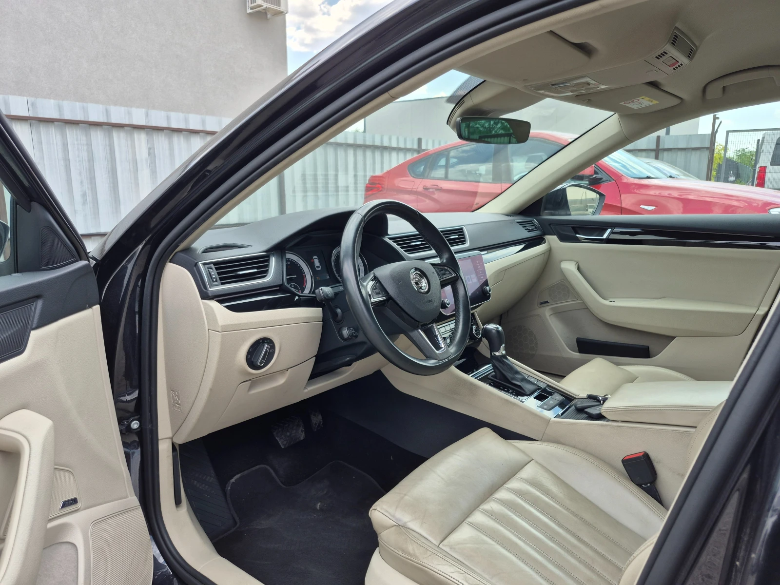 Skoda Superb 2.0TDI L&K 4x4 DSG KeyGO ACC Blind AHK Lane AHK, снимка 11 - Автомобили и джипове - 55572975