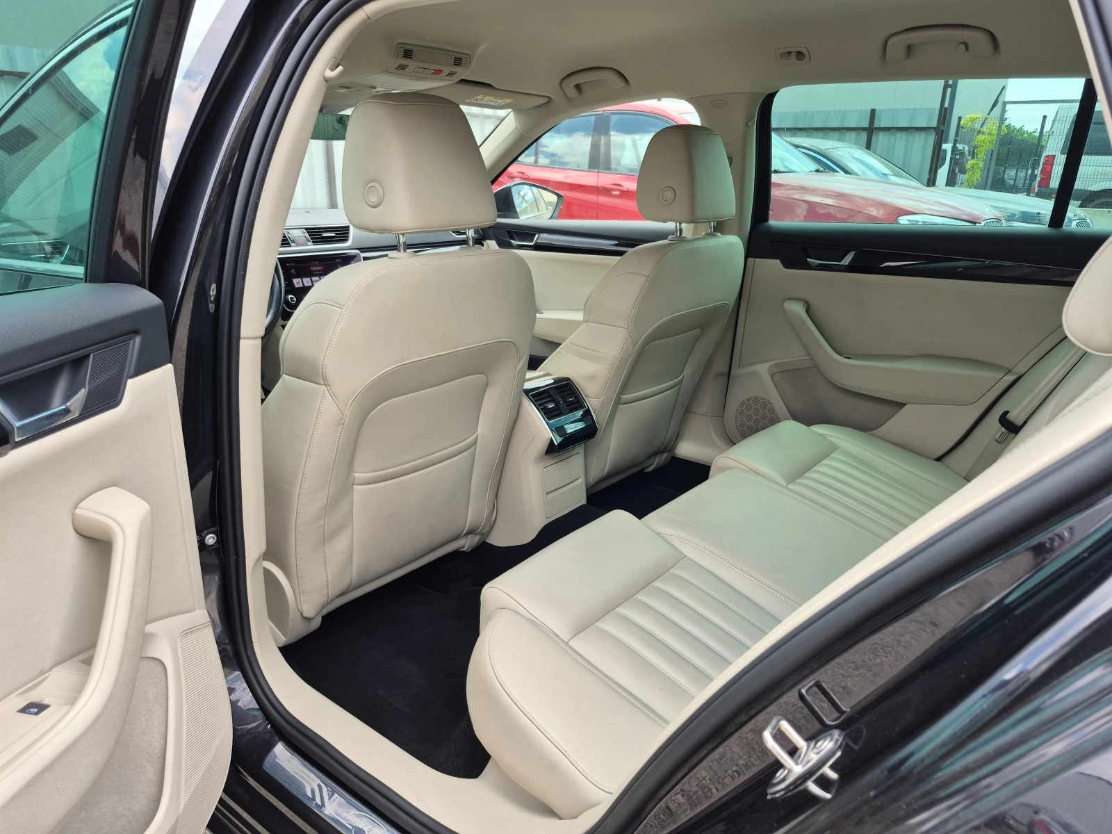 Skoda Superb 2.0TDI L&K 4x4 DSG KeyGO ACC Blind AHK Lane AHK, снимка 10 - Автомобили и джипове - 55572975