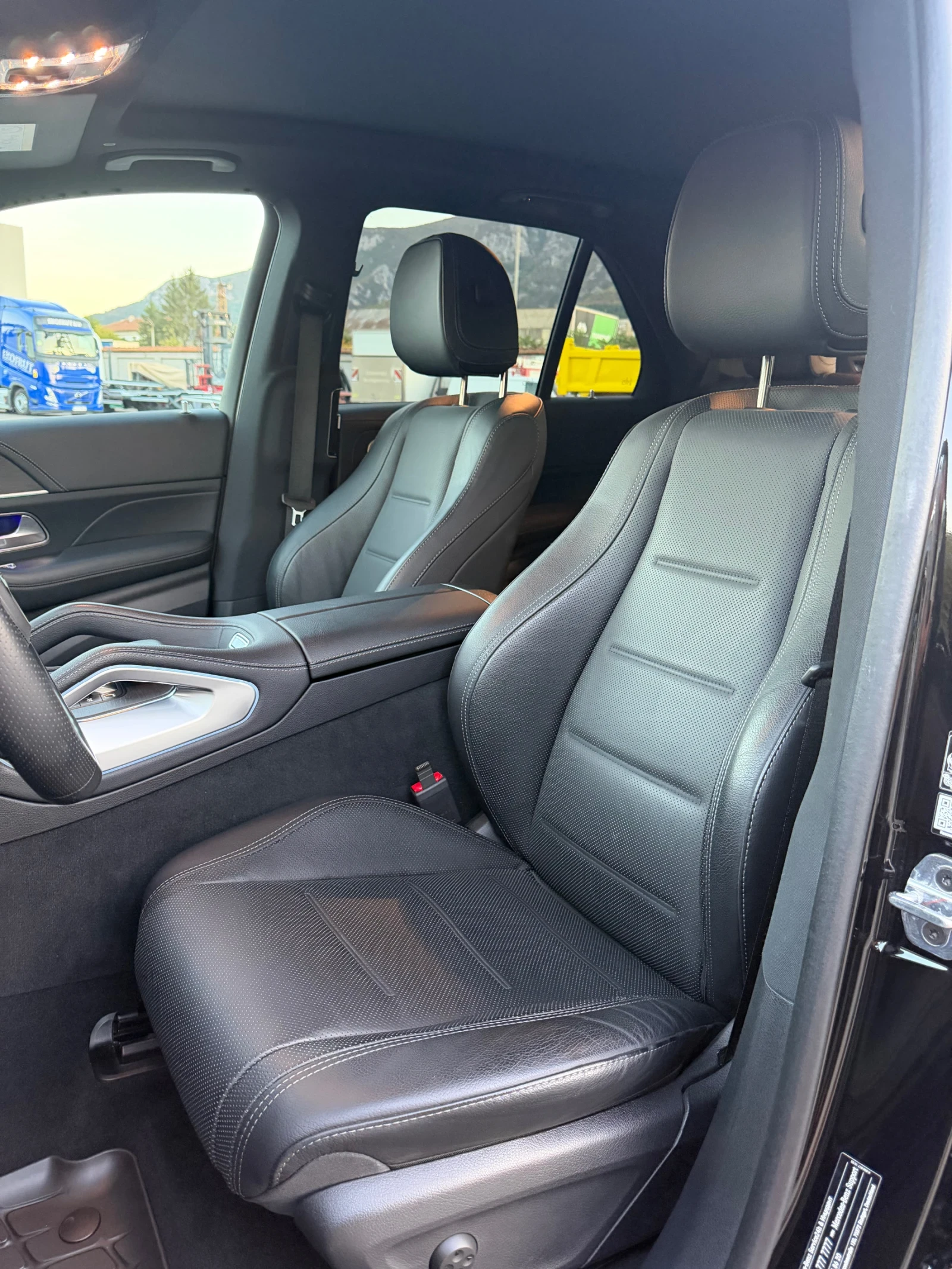 Mercedes-Benz GLE 450 4MATIC* AMG* Burmester* PANO* Гаранция, снимка 10 - Автомобили и джипове - 56124209