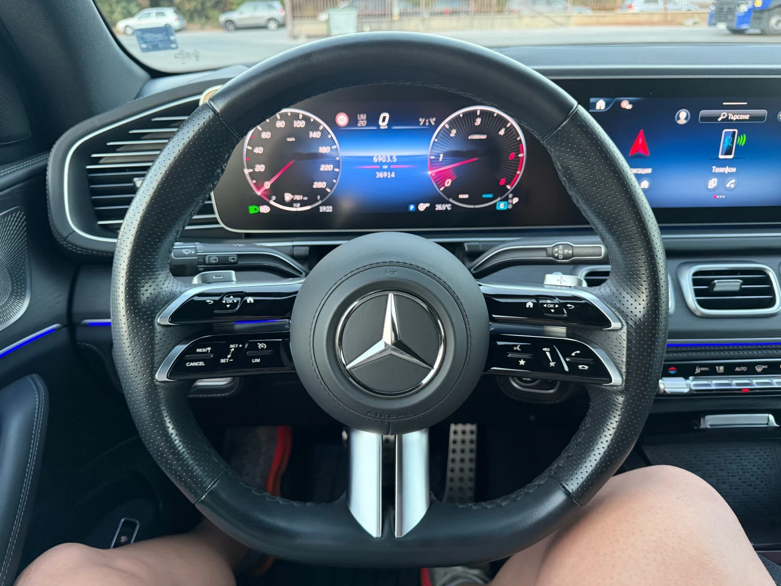 Mercedes-Benz GLE 450 4MATIC* AMG* Burmester* PANO* Гаранция, снимка 12 - Автомобили и джипове - 56124209