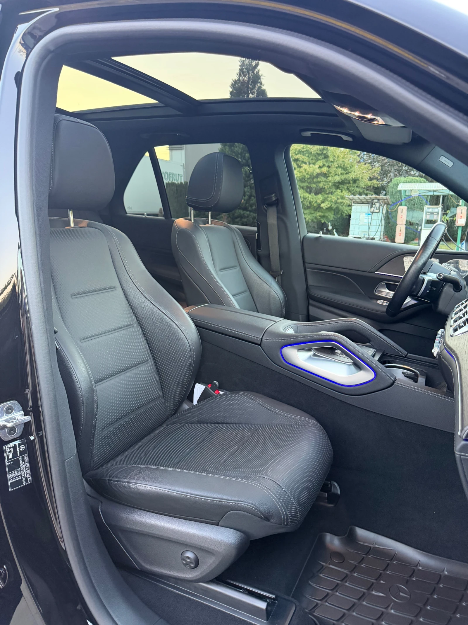 Mercedes-Benz GLE 450 4MATIC* AMG* Burmester* PANO* Гаранция, снимка 16 - Автомобили и джипове - 56124209