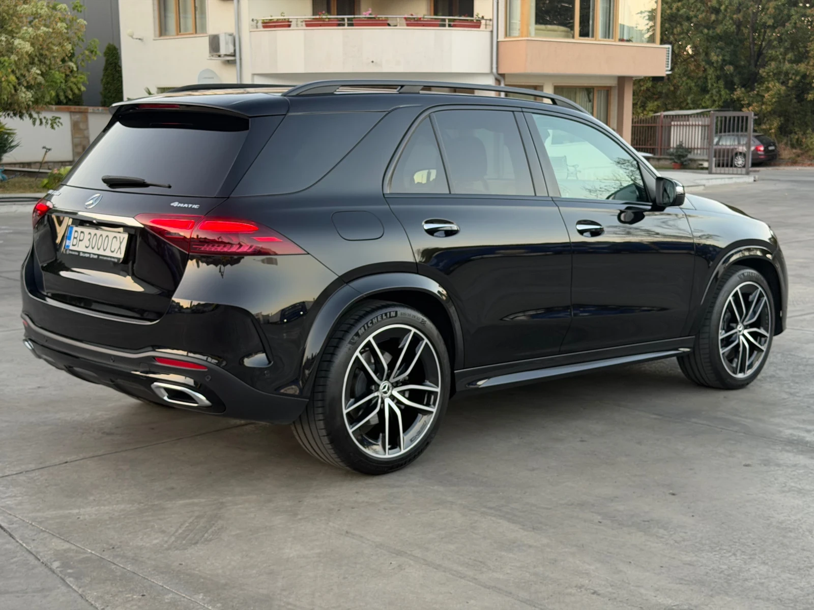 Mercedes-Benz GLE 450 4MATIC* AMG* Burmester* PANO* Гаранция, снимка 4 - Автомобили и джипове - 56124209
