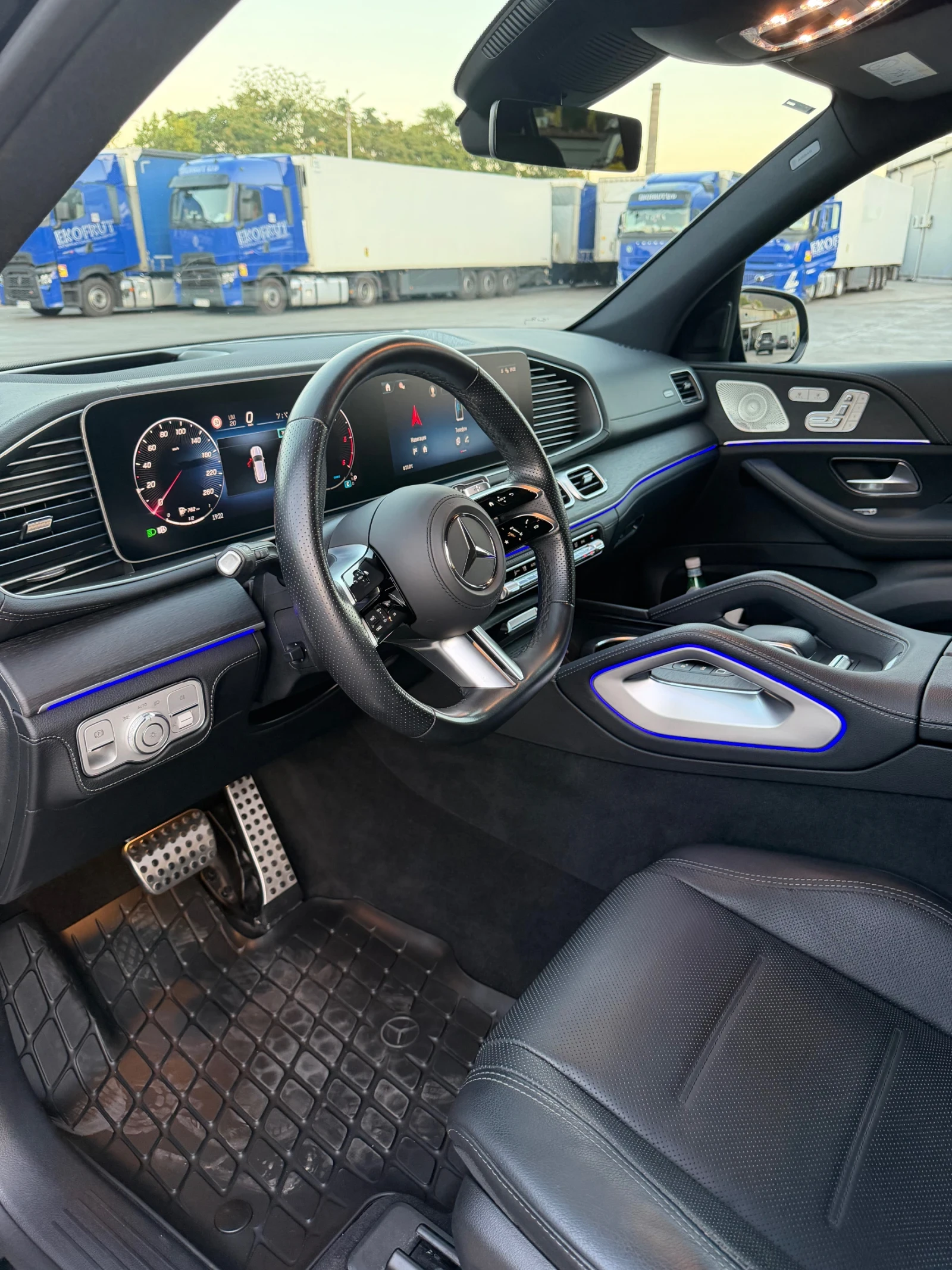Mercedes-Benz GLE 450 4MATIC* AMG* Burmester* PANO* Гаранция, снимка 11 - Автомобили и джипове - 56124209