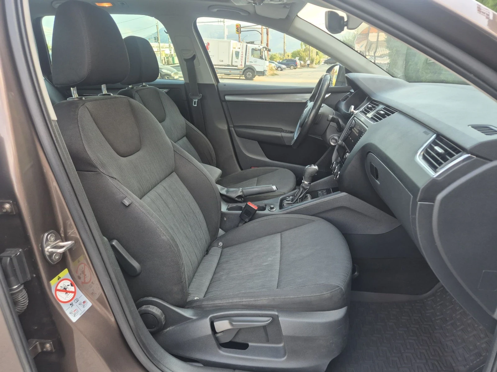 Skoda Octavia 1.6-TDI///АВТОМАТИК///ДИСТРОНИК , снимка 12 - Автомобили и джипове - 56185435