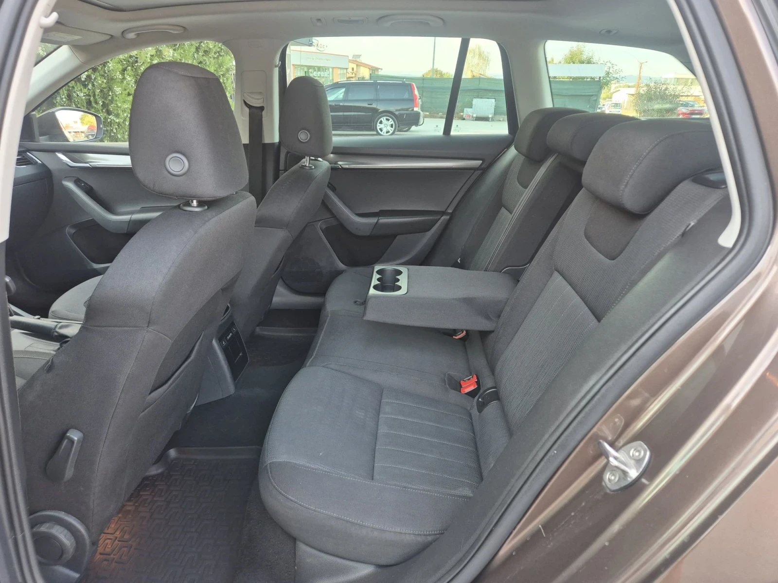 Skoda Octavia 1.6-TDI///АВТОМАТИК///ДИСТРОНИК , снимка 11 - Автомобили и джипове - 56185435